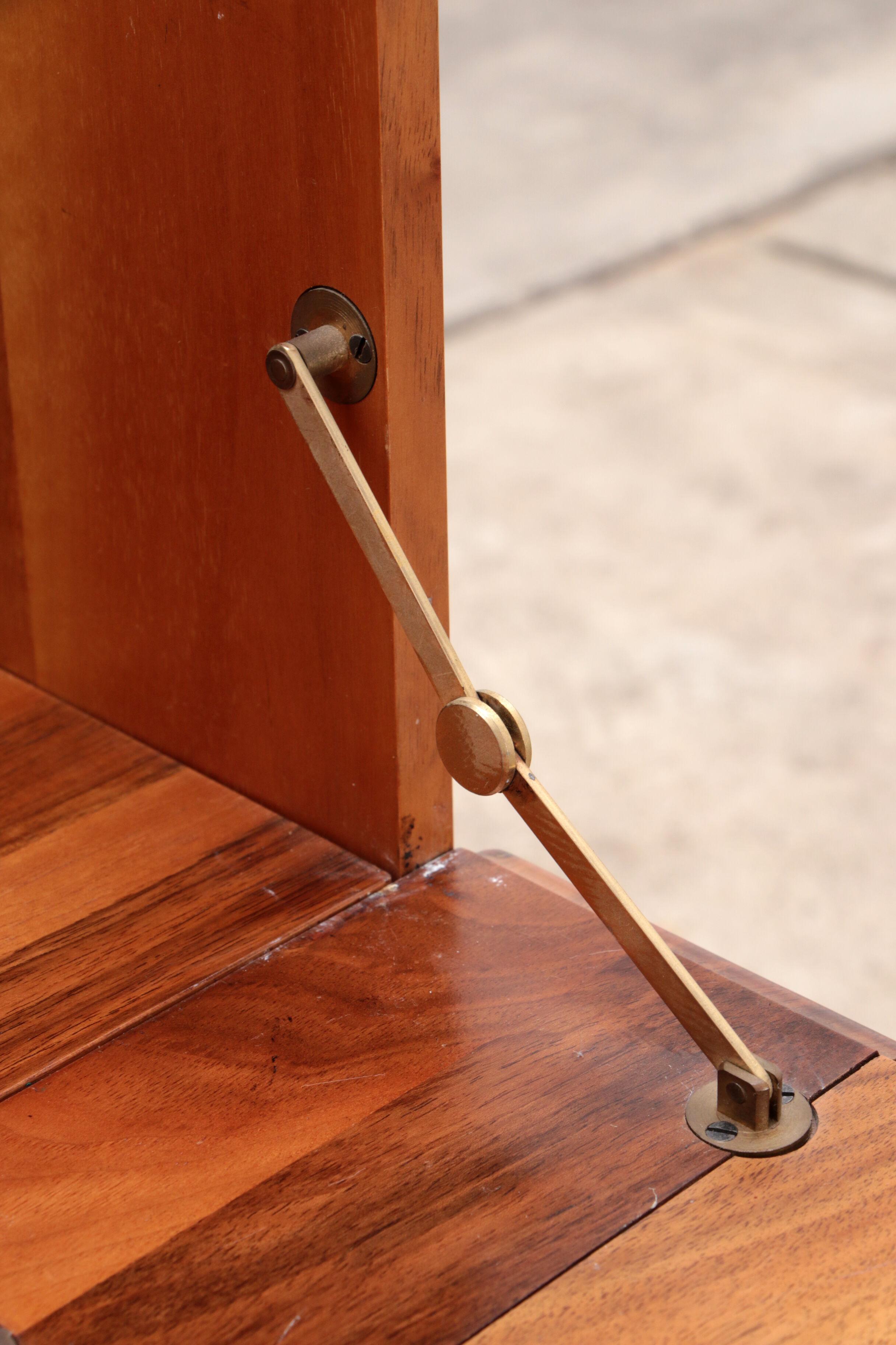 Afra & Tobia Scarpa Walnut secretary chest of drawers for Molteni, 1970 Italy
