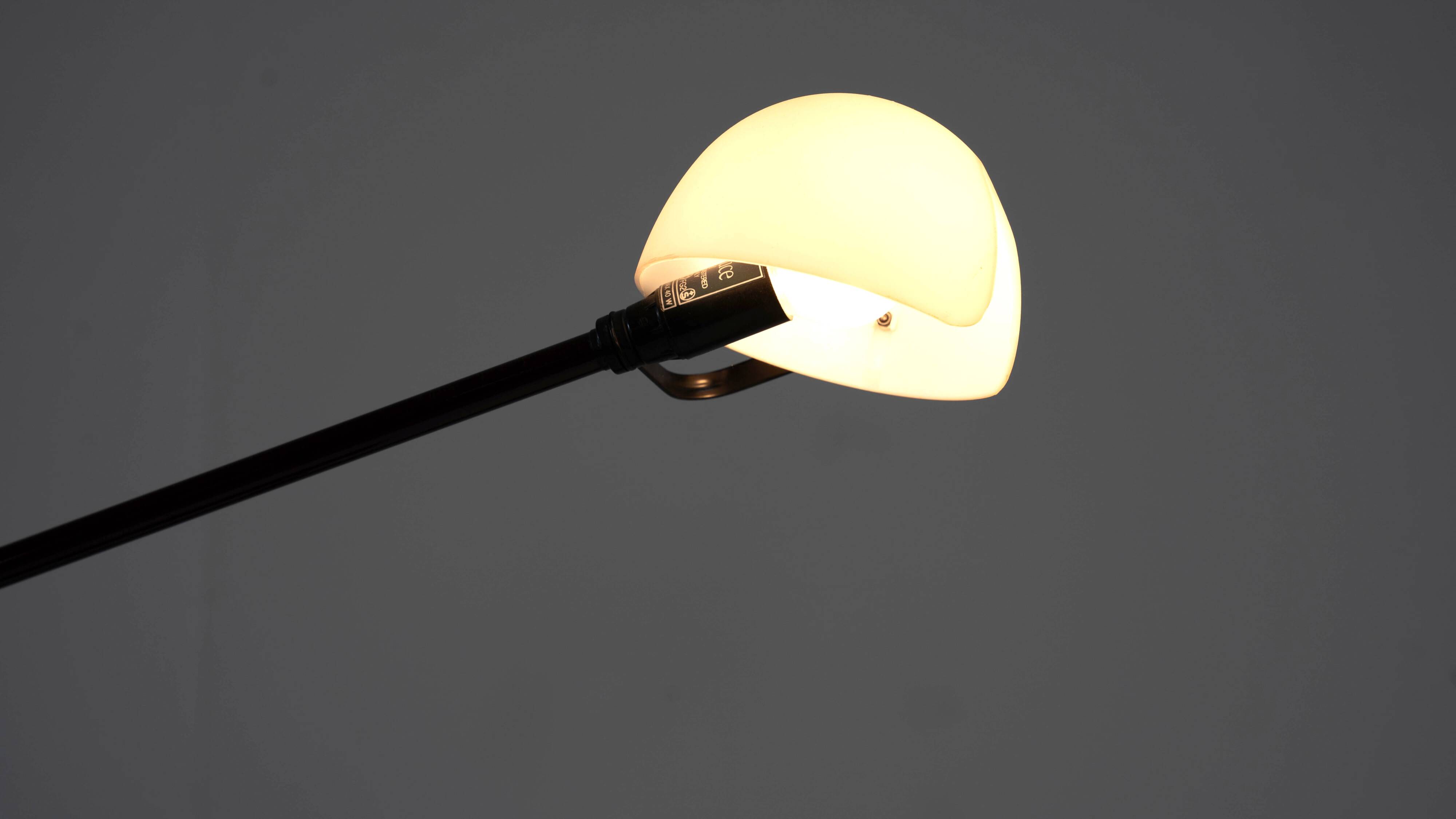Paolo Rizzatto for Arteluce model 613 Table lamp