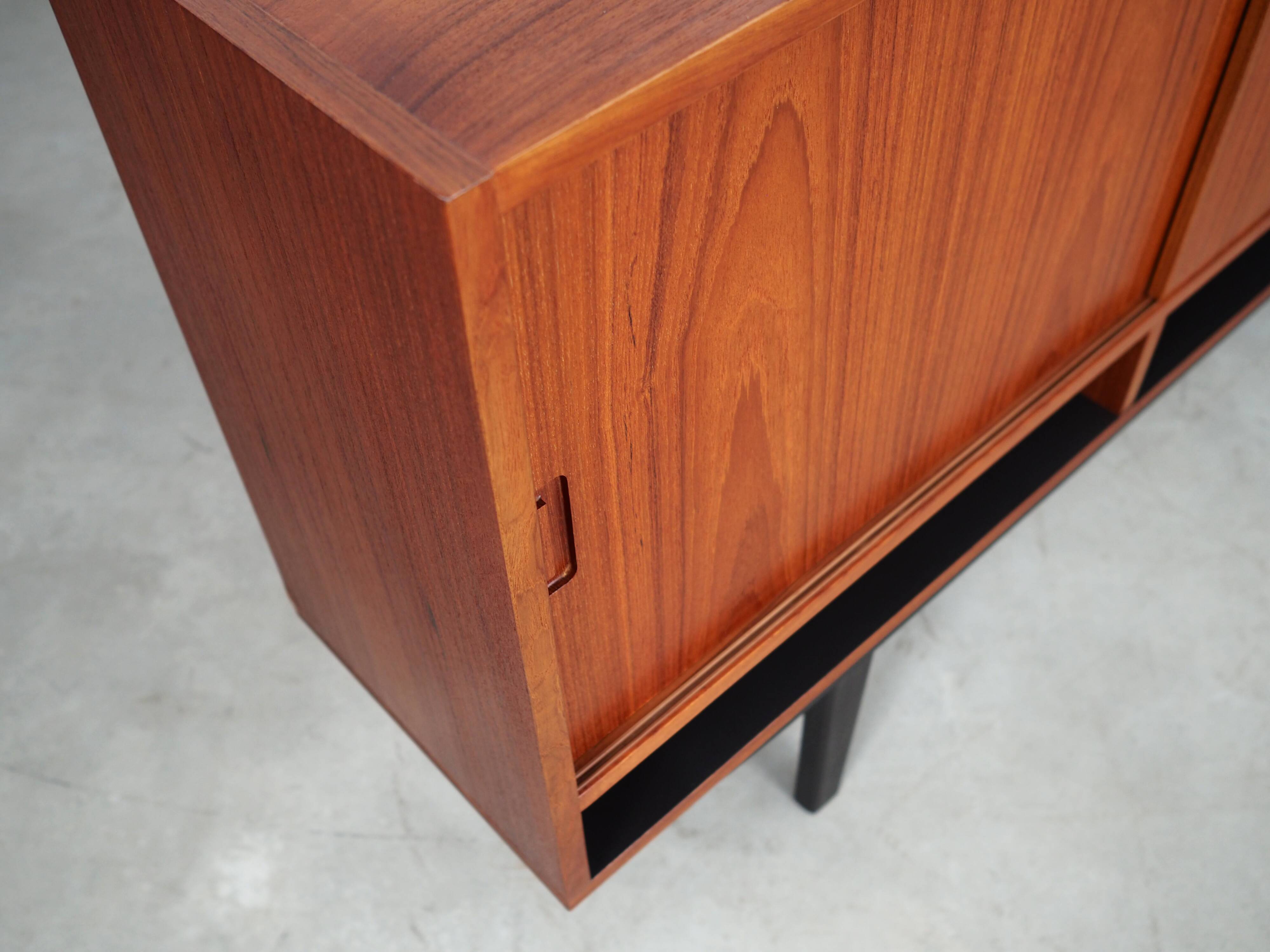Buffet en teck, design danois, années 1970, production : Danemark