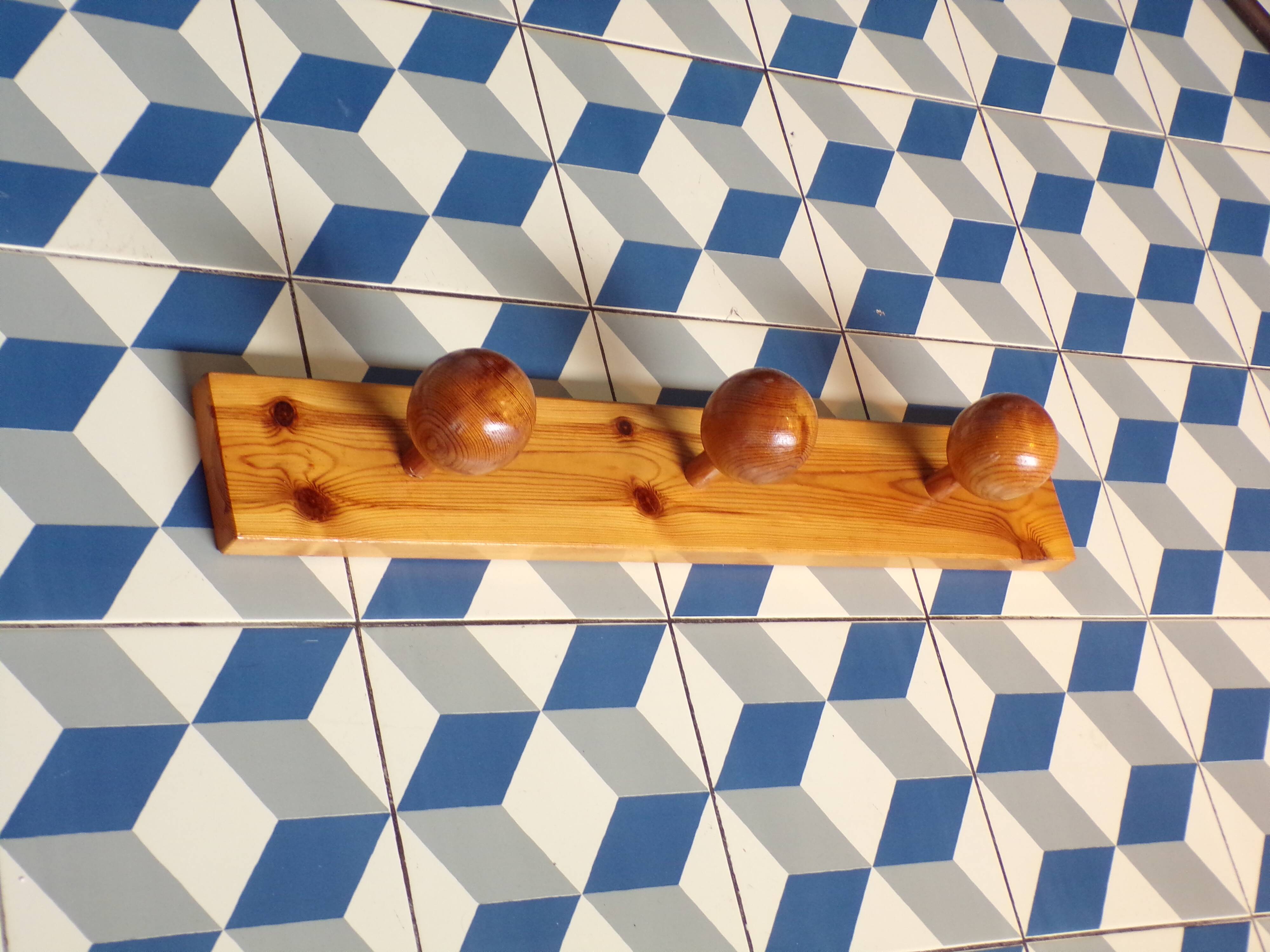 1980s pine coat rack with 3 balls