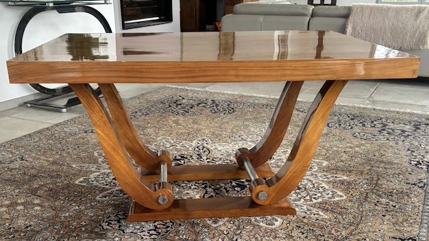 Table Art Déco en loupe d’orme – Années 1930 – Très bel état