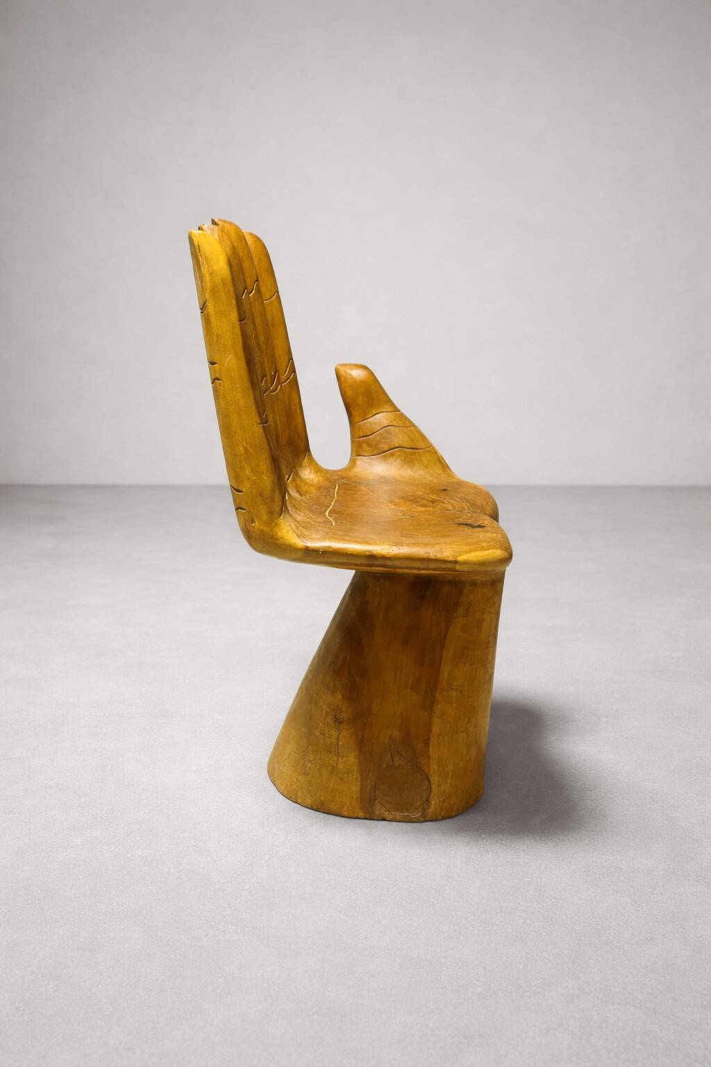 Sculptural armchair in solid wood – hand shape