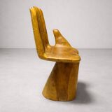 Sculptural armchair in solid wood – hand shape