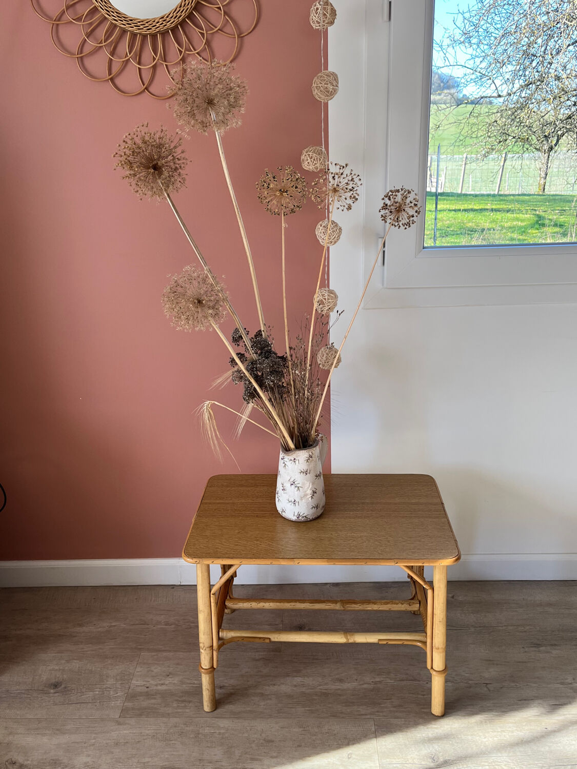 Petite table en rotin