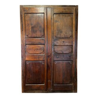 Wall closet façade