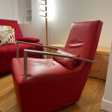 Rocking-chair en cuir rouge ligne roset