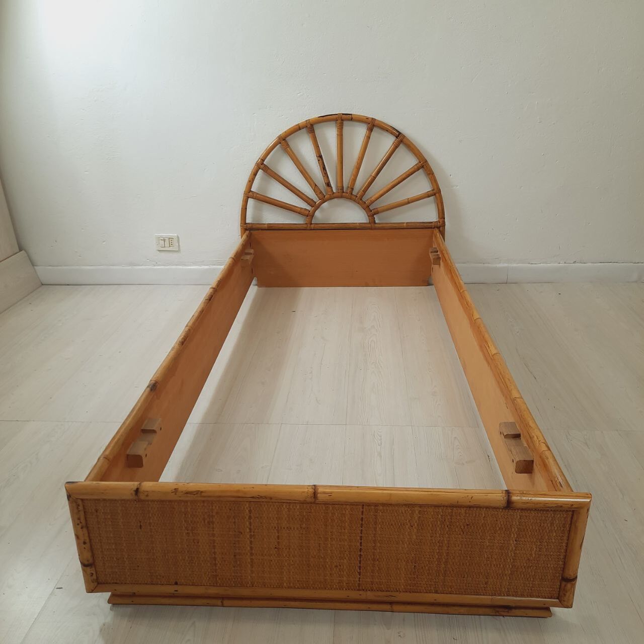 Vintage bamboo bedroom, Dal vera, wicker