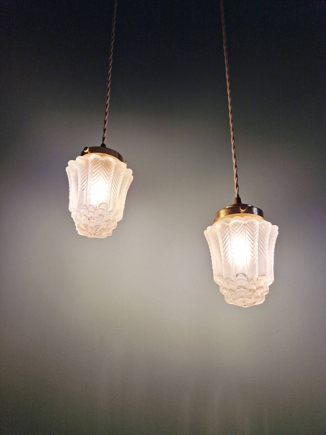 Pair of Art Deco Skyscraper-style pendant lights in frosted glass, 1920-30