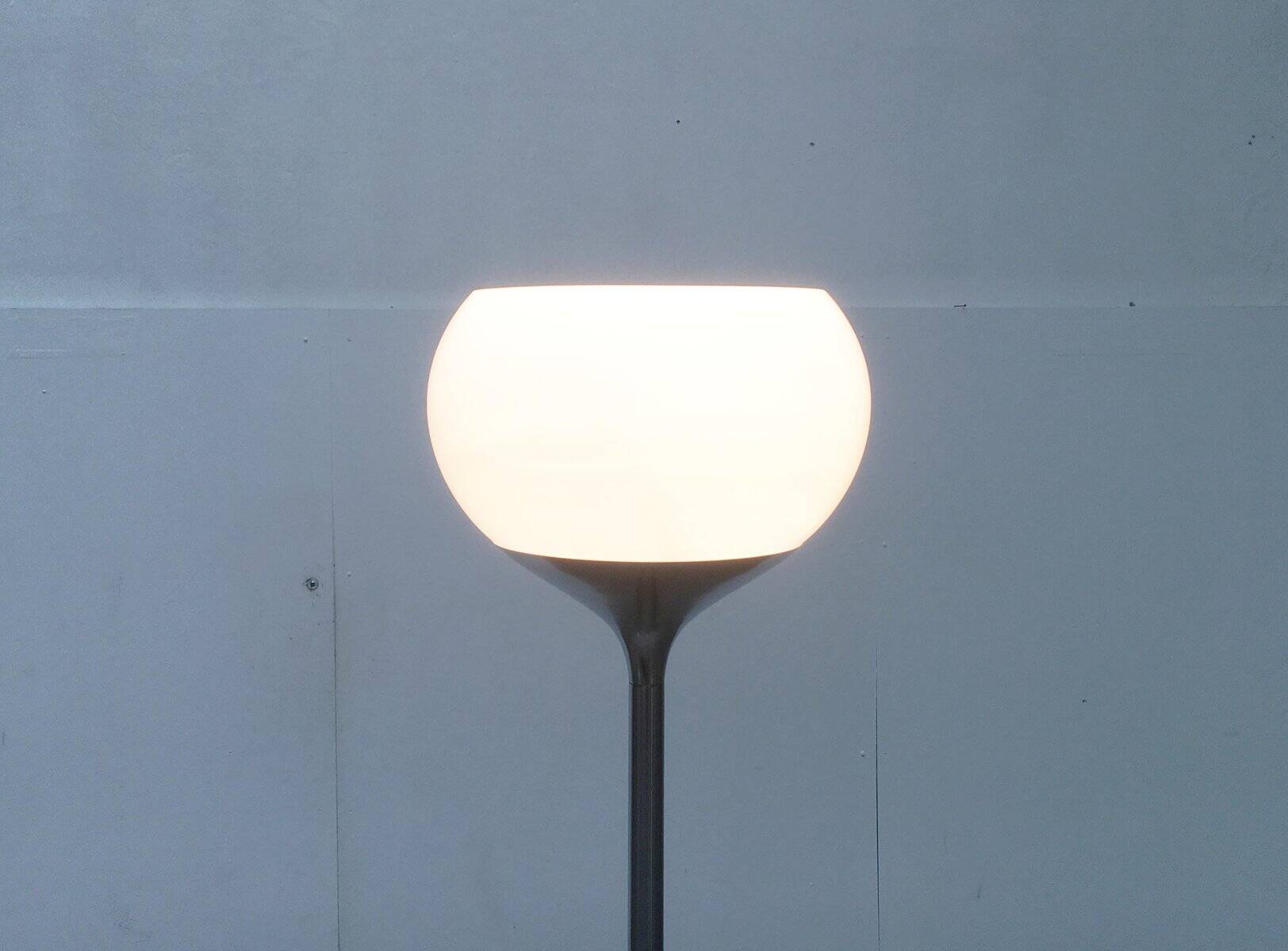 Flash floor lamp from the Italian mid-century space age by Guzzini.