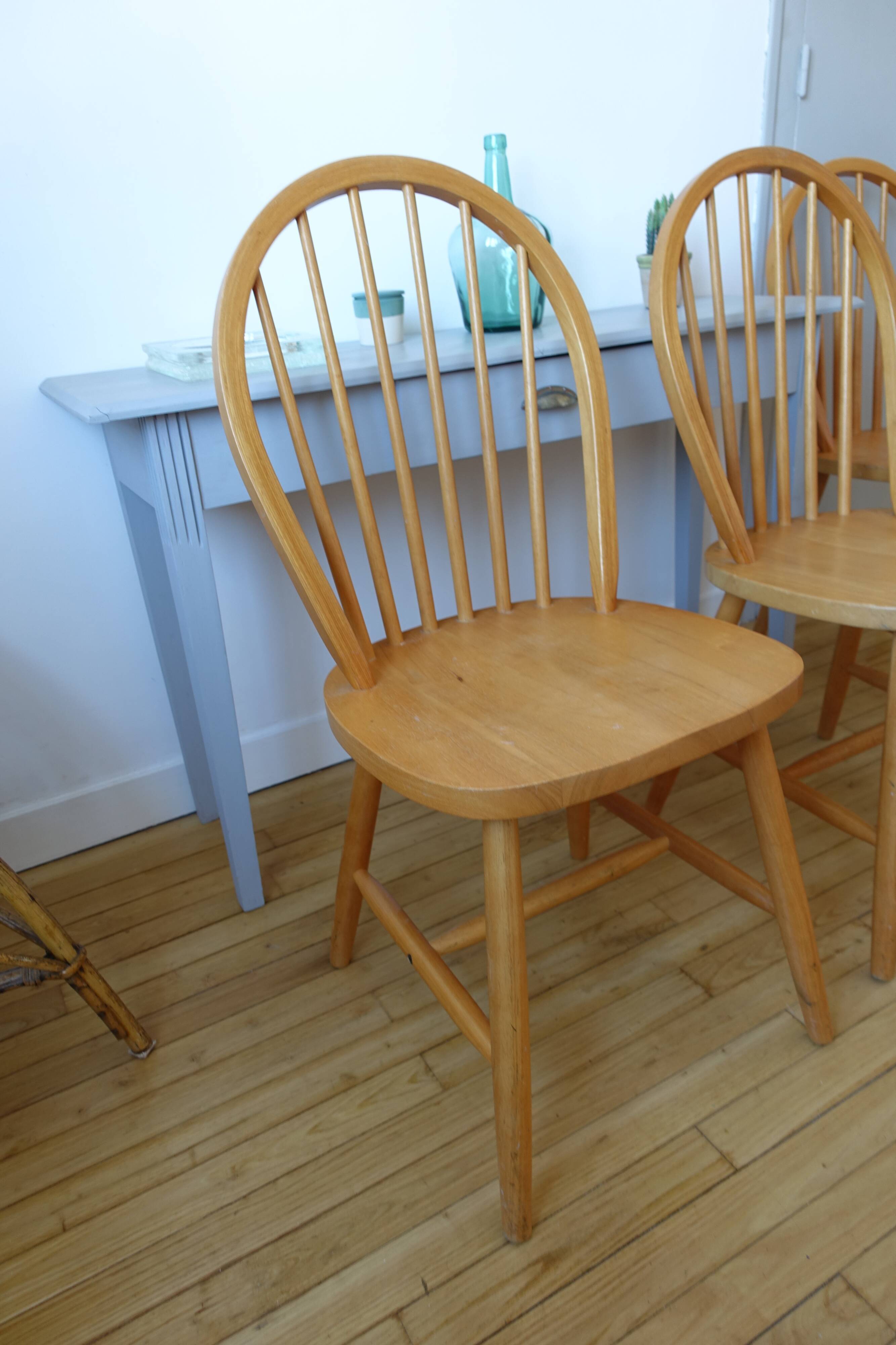 4 Scandinavian Windsor chairs in solid beech 1970s