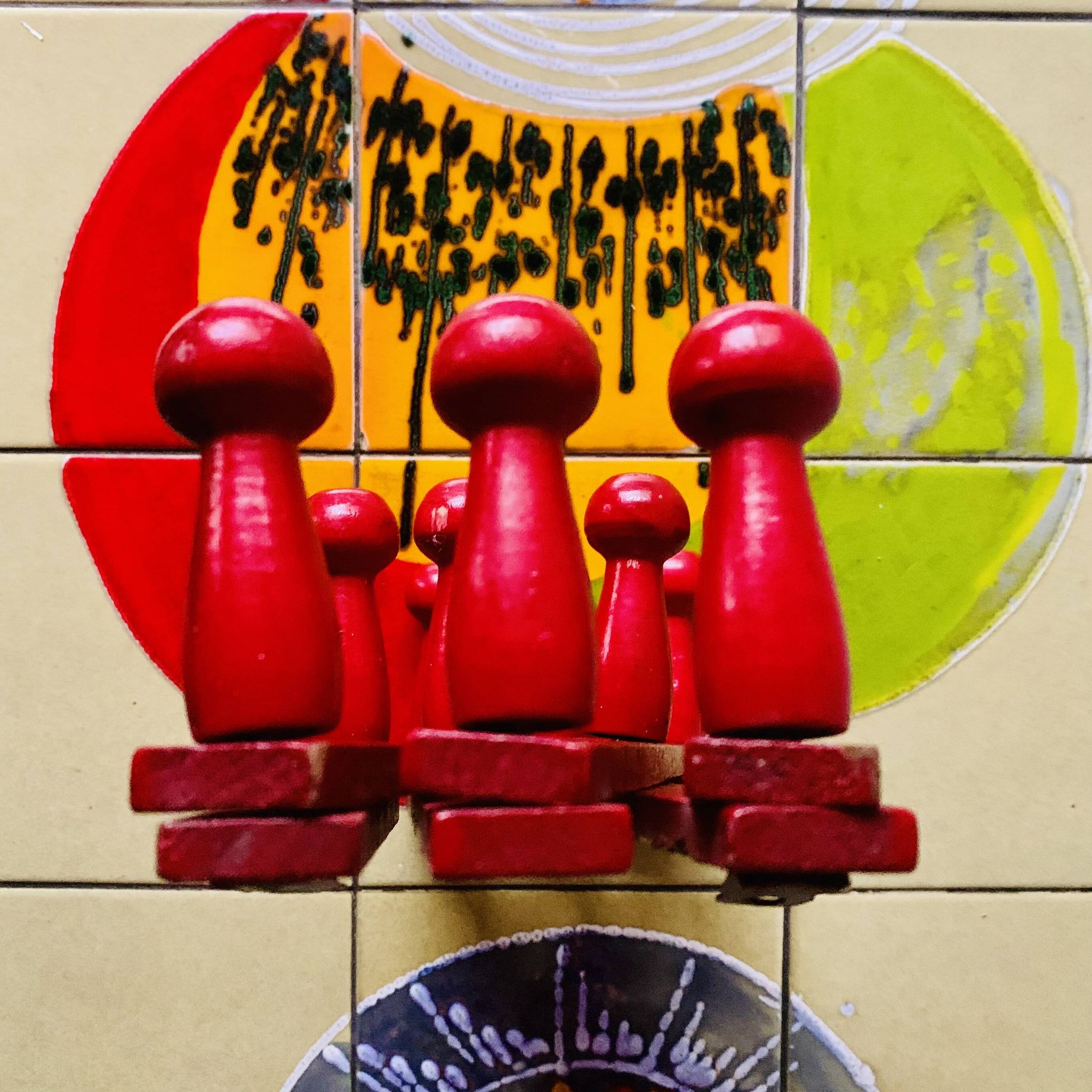 Vintage accordion coat rack in red painted wood