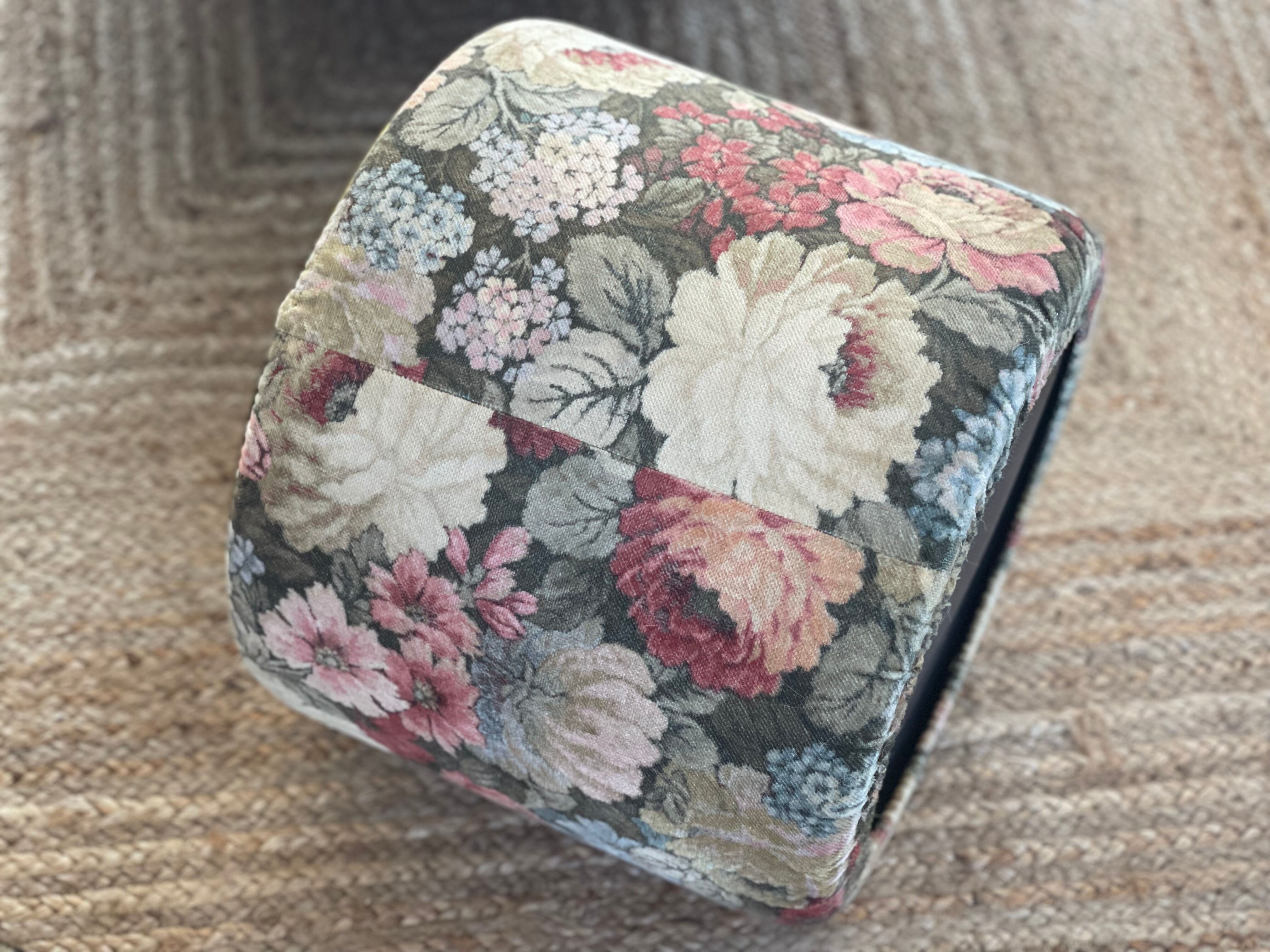 Pouf en velours 1970
