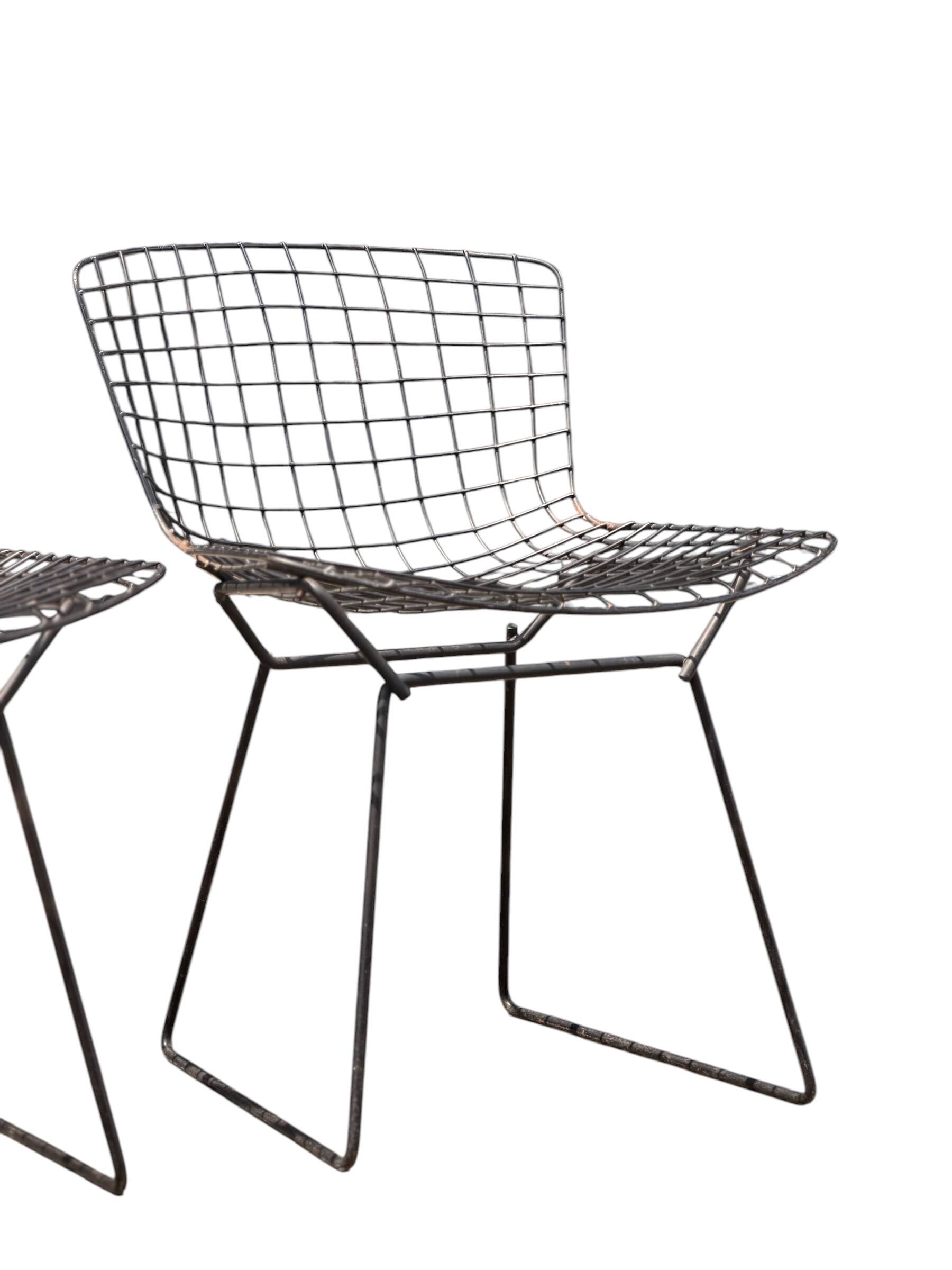 Suite de 4 Chaises "Wire" — Harry Bertoia pour Knoll (Rilsan Noir)