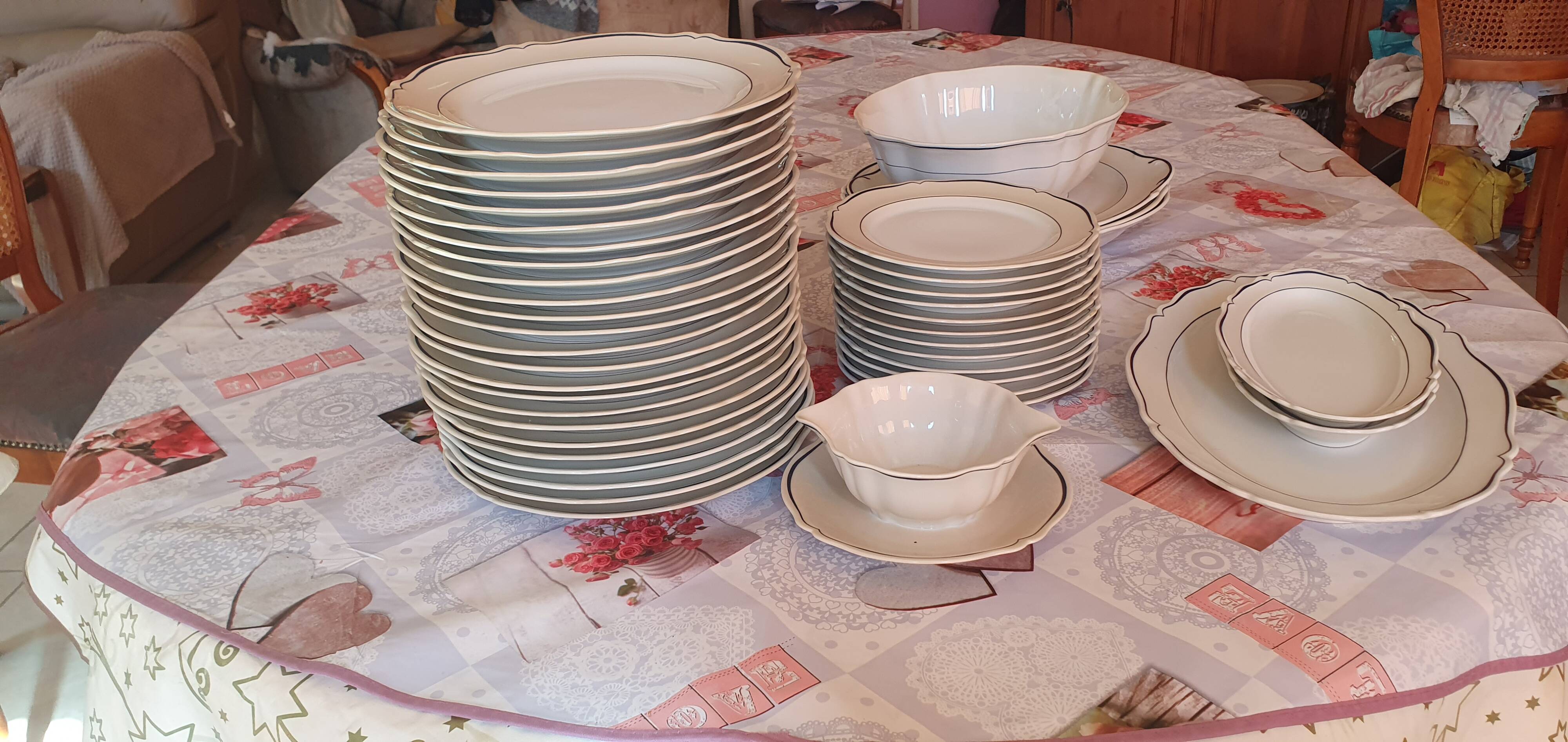 Service de table neuf porcelaine dure Georges Boyer Limoges France