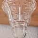 Vase en verre sculpté