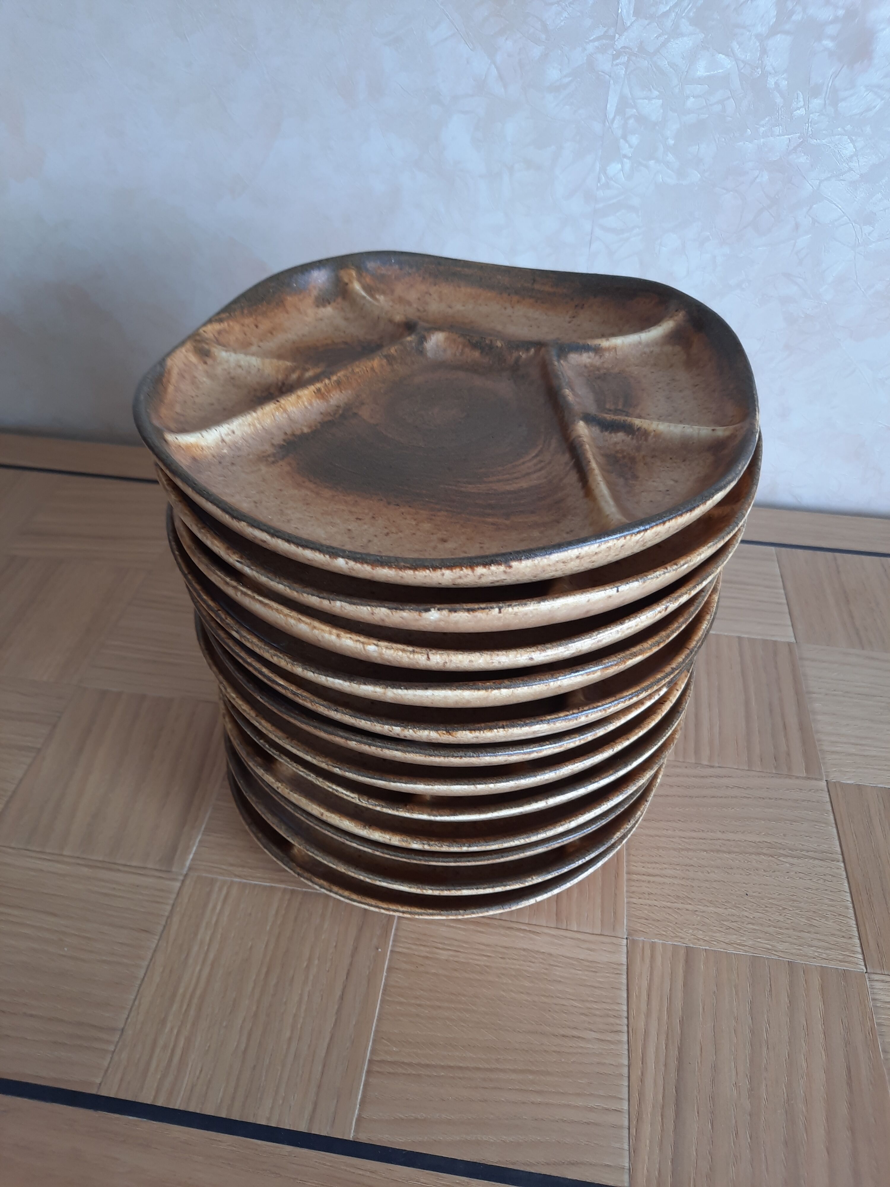 12 Longchamp fondue plates