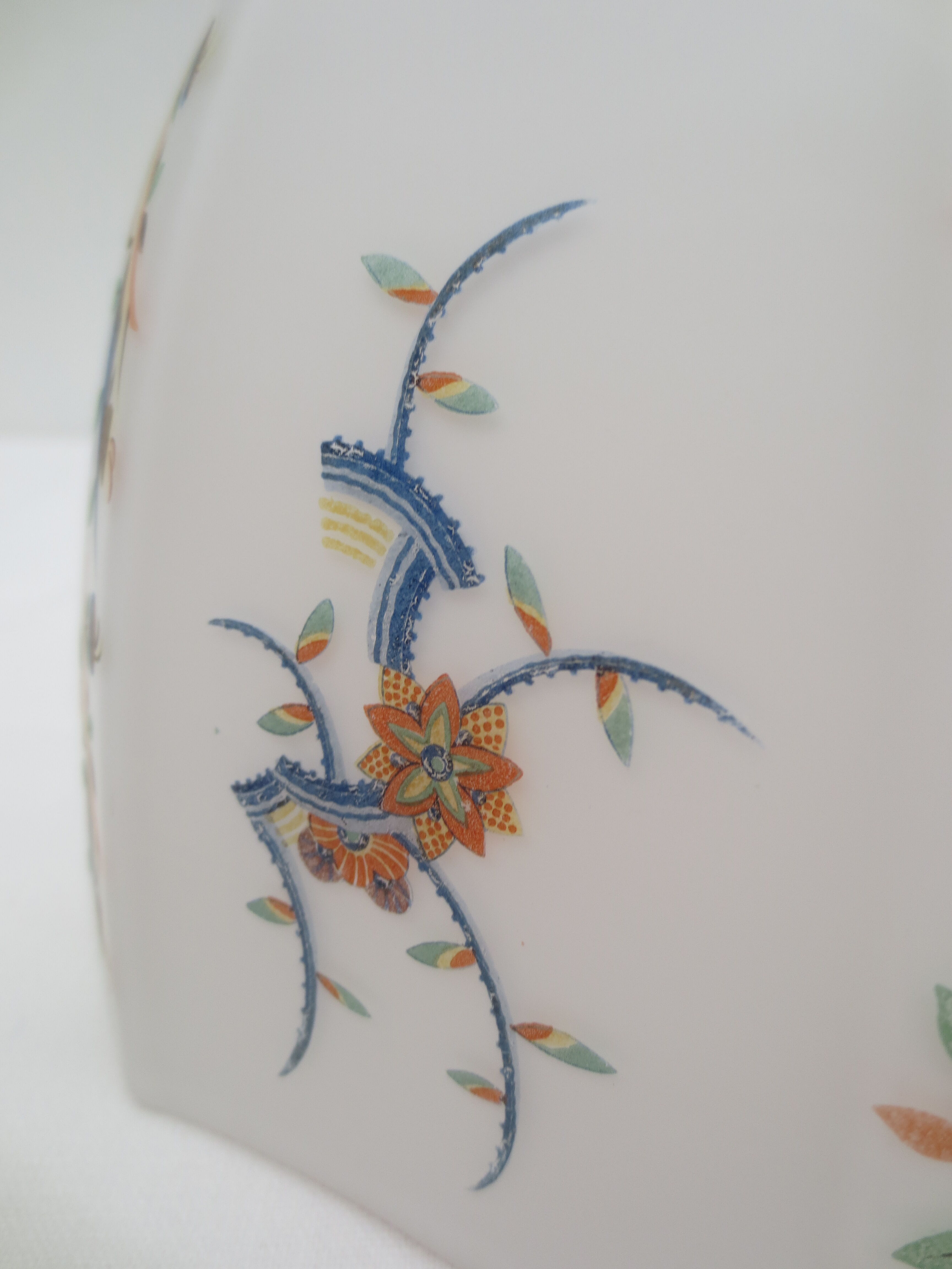 Old wall lamp 45° and its tulip lampshade decorated with flowers