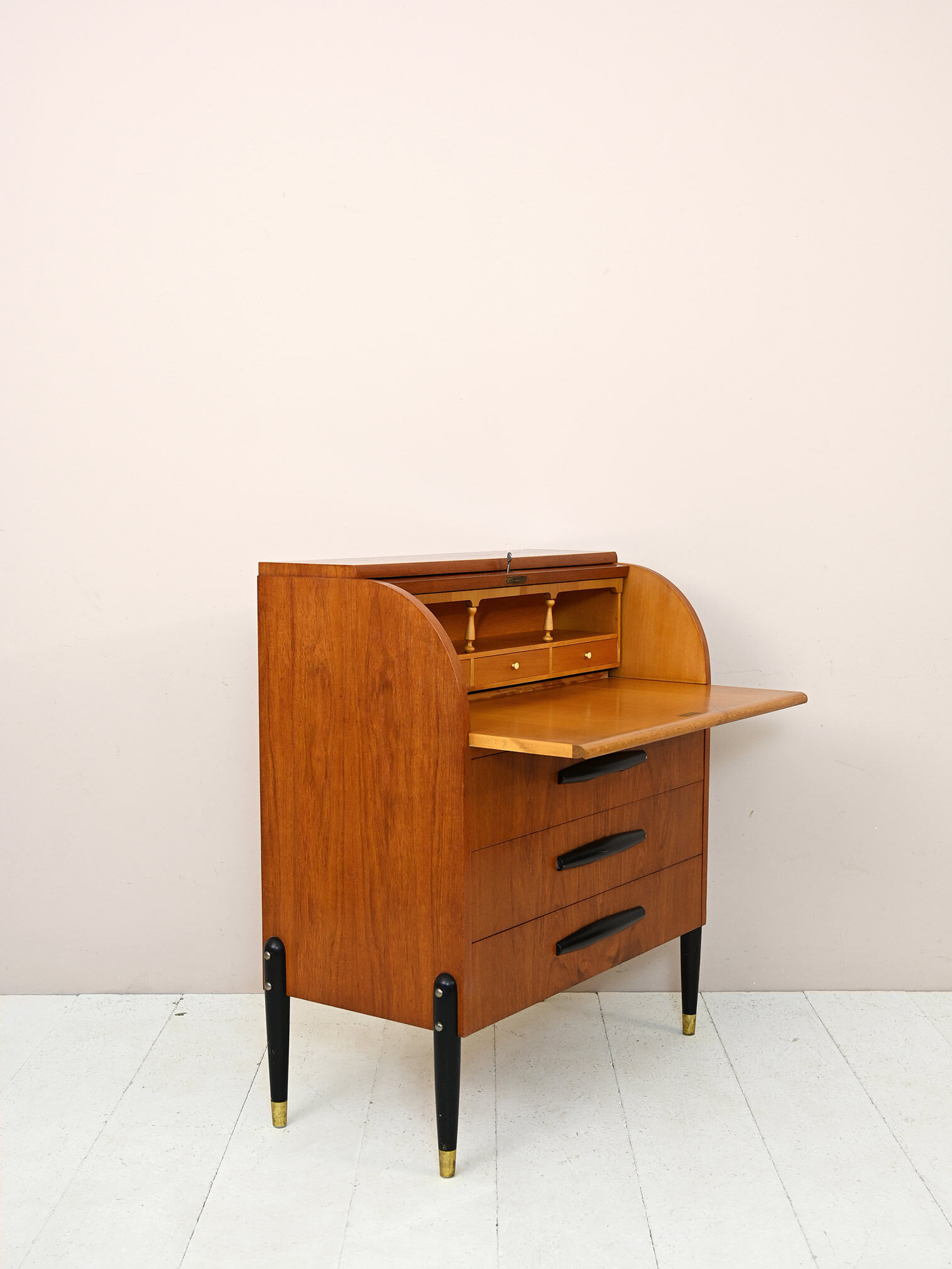 Chest of drawers secretary