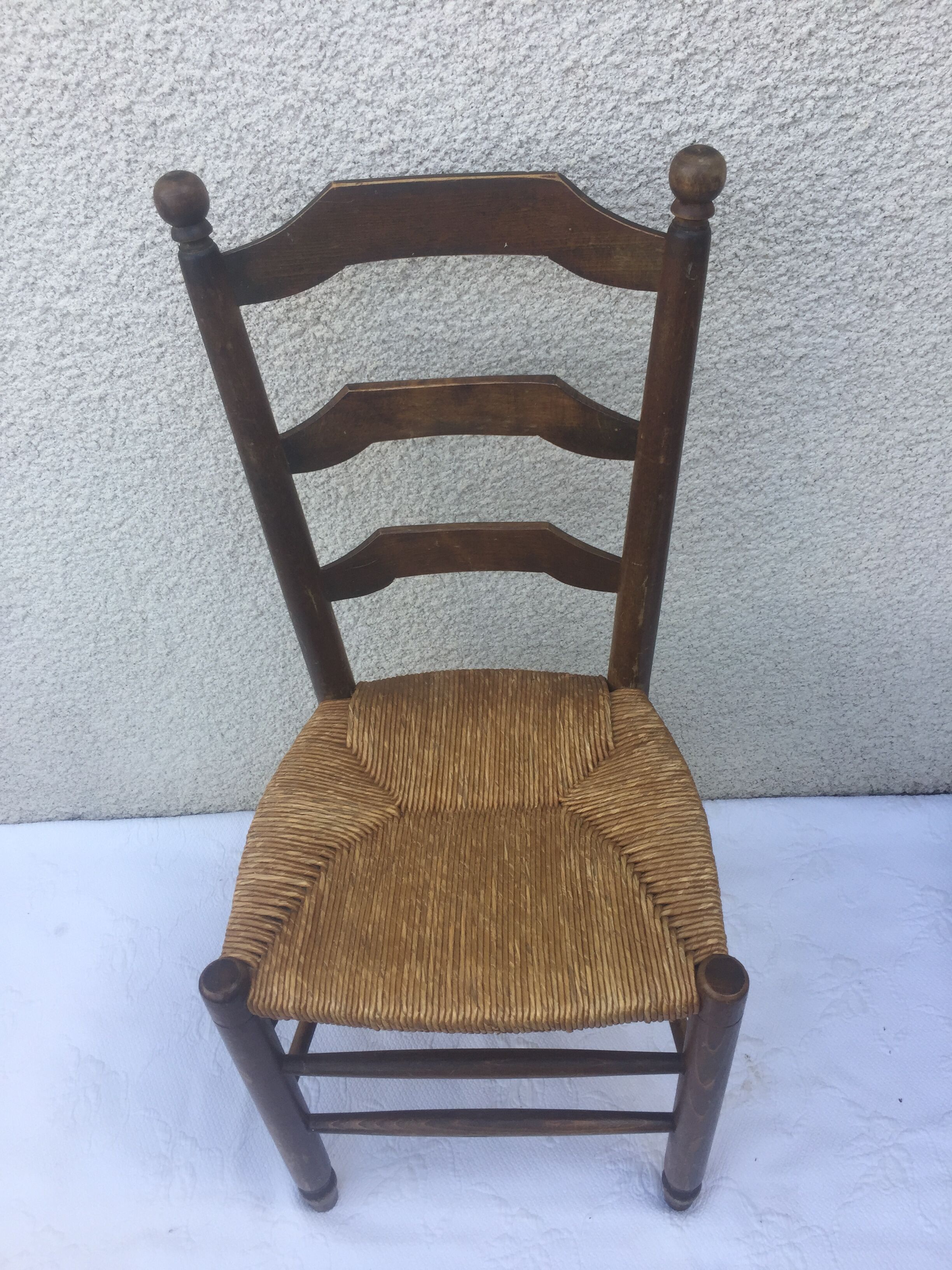 4 chairs mulched Provencal style