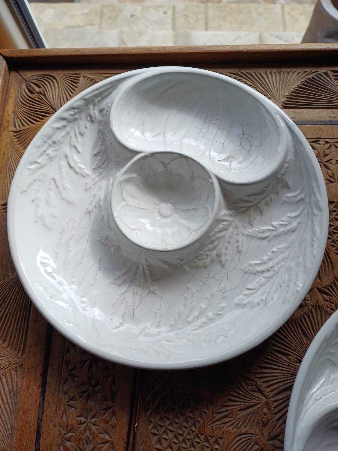 4 barbotine plates with artichoke pattern from Bordallo.