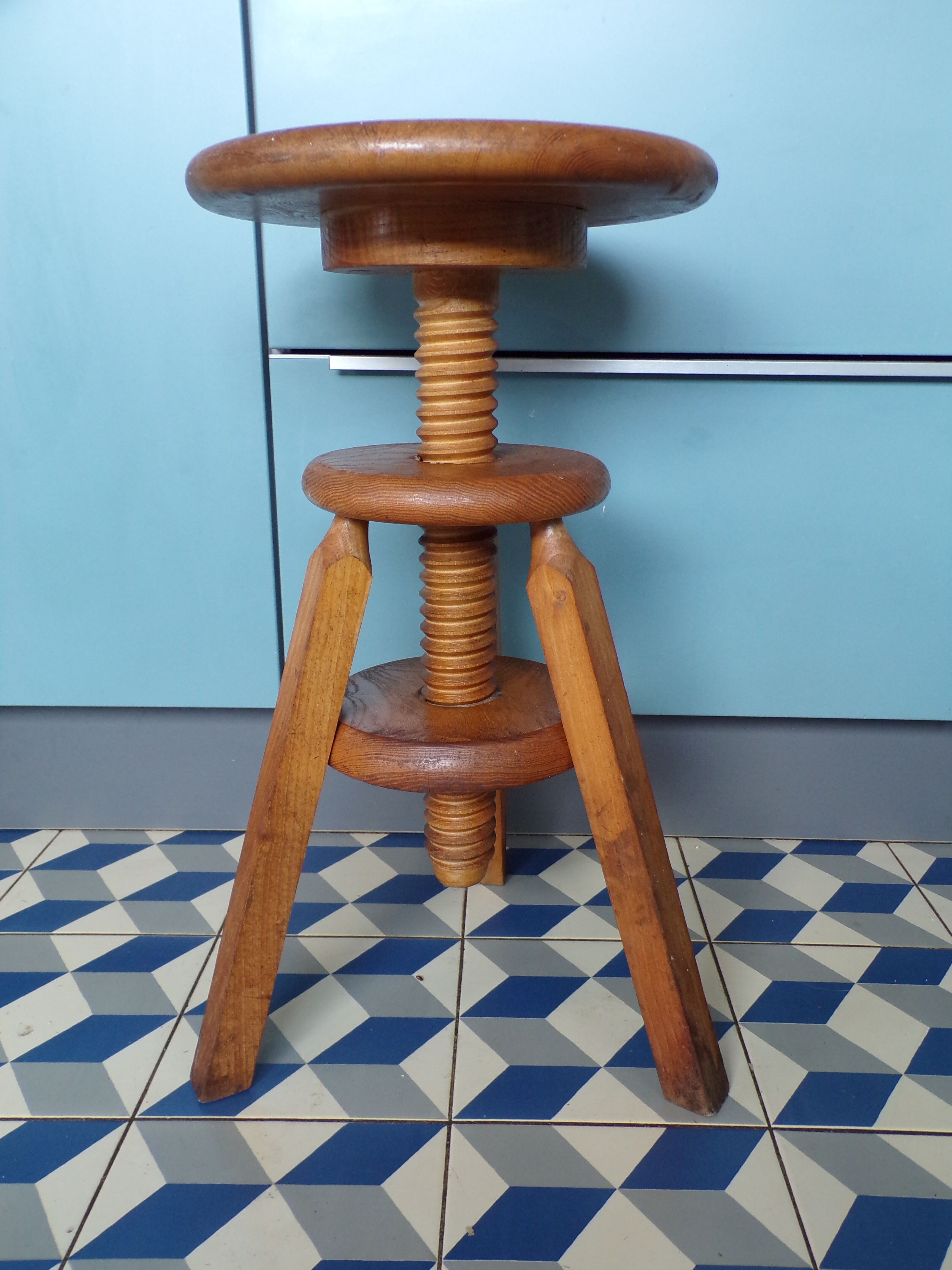 Screw watchmaking stool