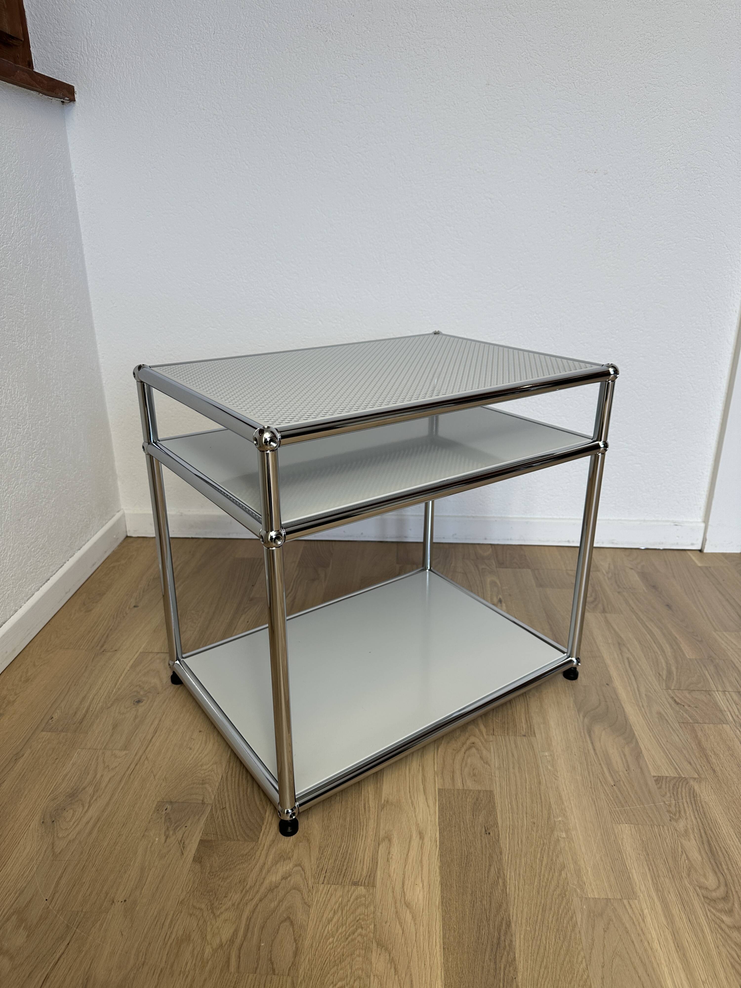 Table d’appoint USM Haller en Gris Clair