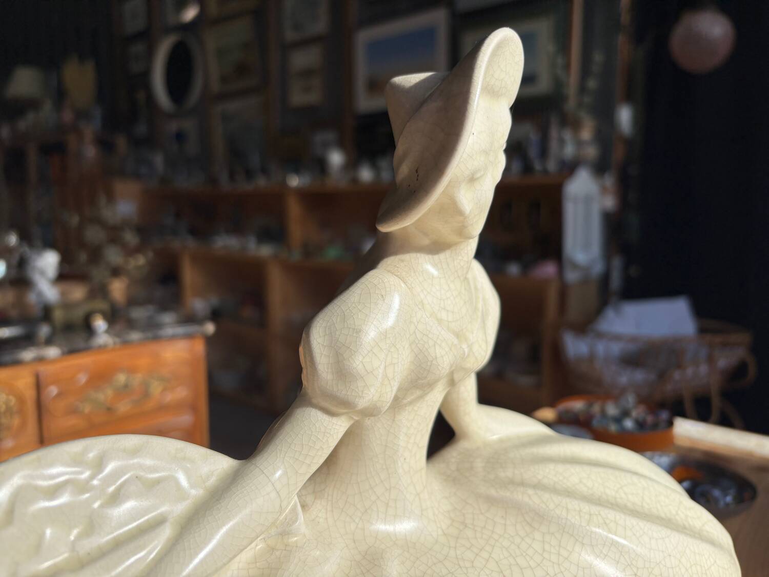 Grande sculpture Art Déco signée Lejan – Dame au lévrier