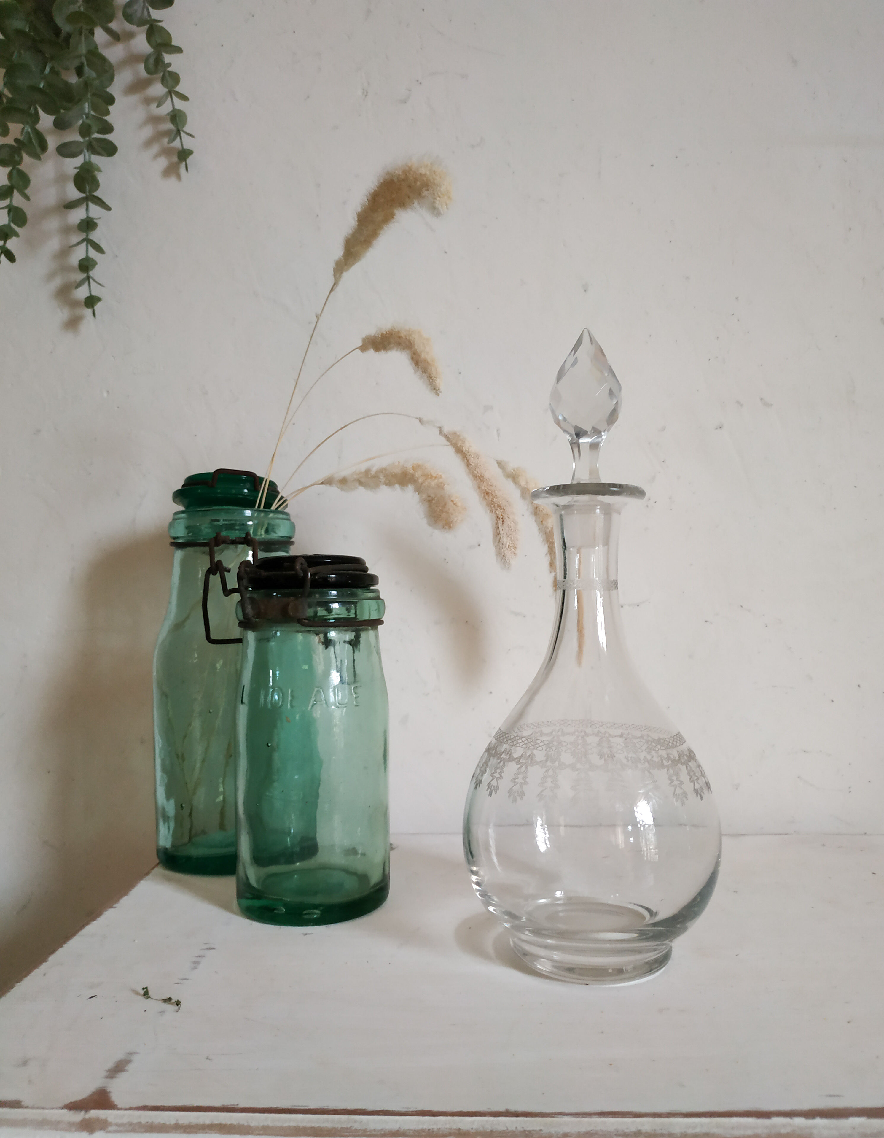 Carafe à vin ancienne en verre travaillé