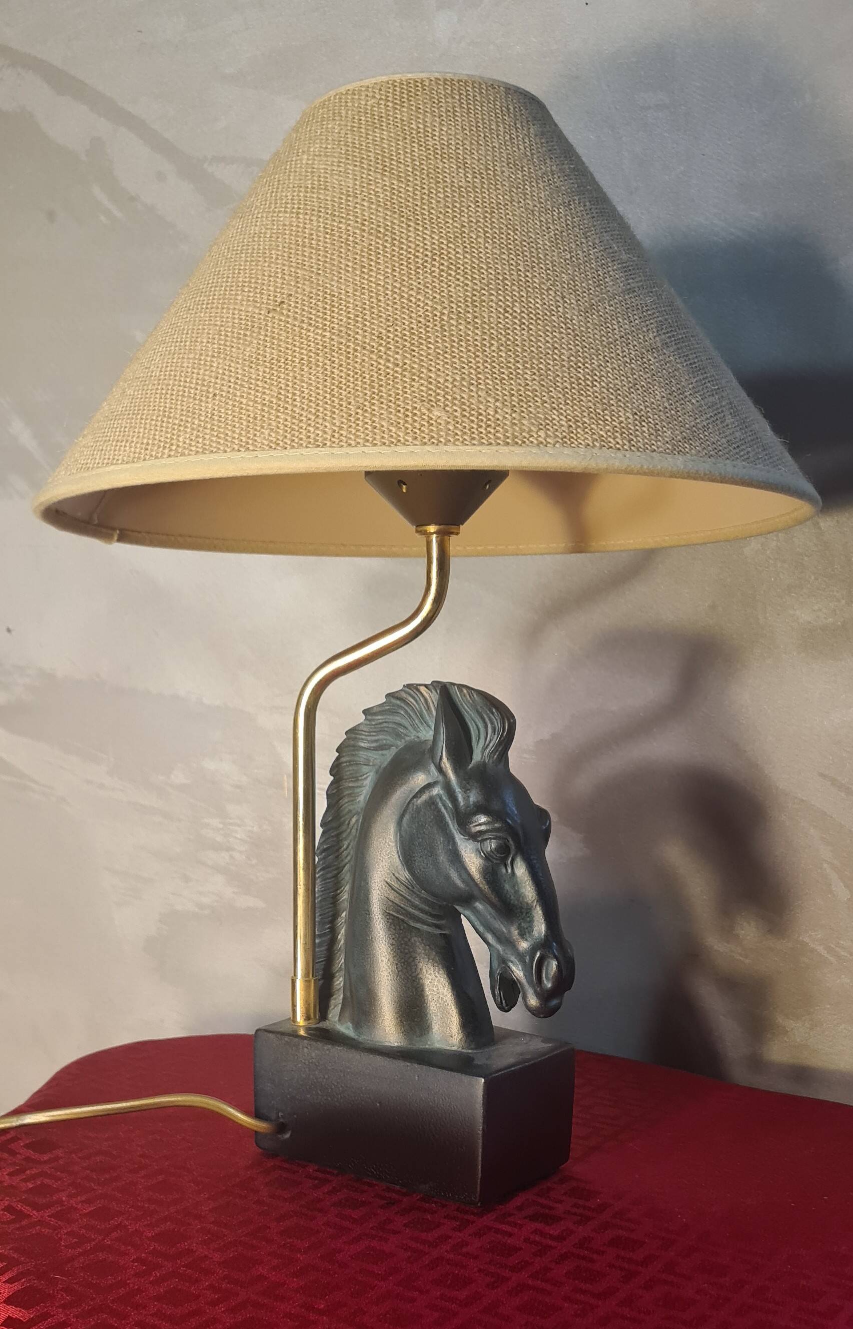 horse head lamp and jute lampshade 44x30 very good condition