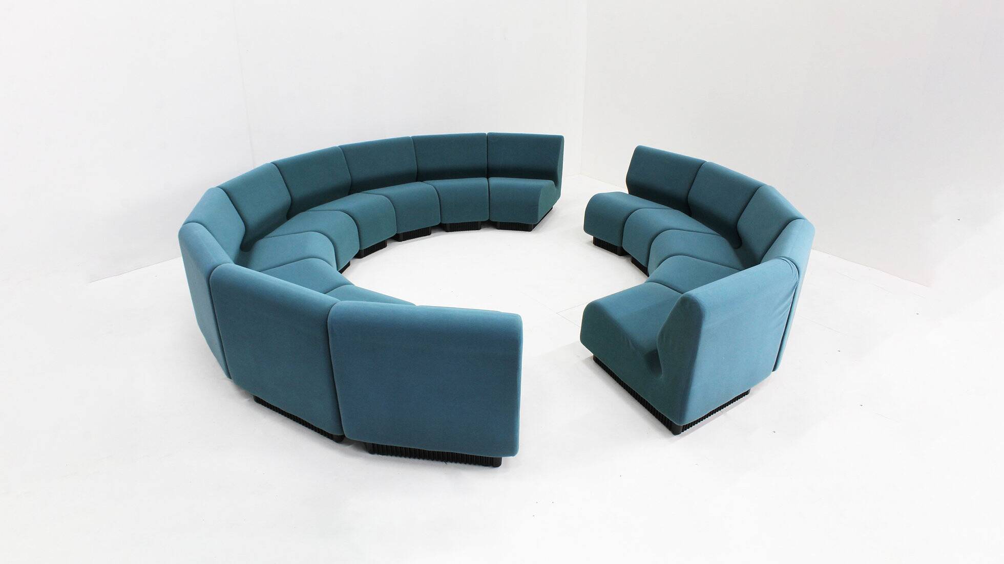 Vintage large modular round sofa by Don Chadwick for Herman Miller