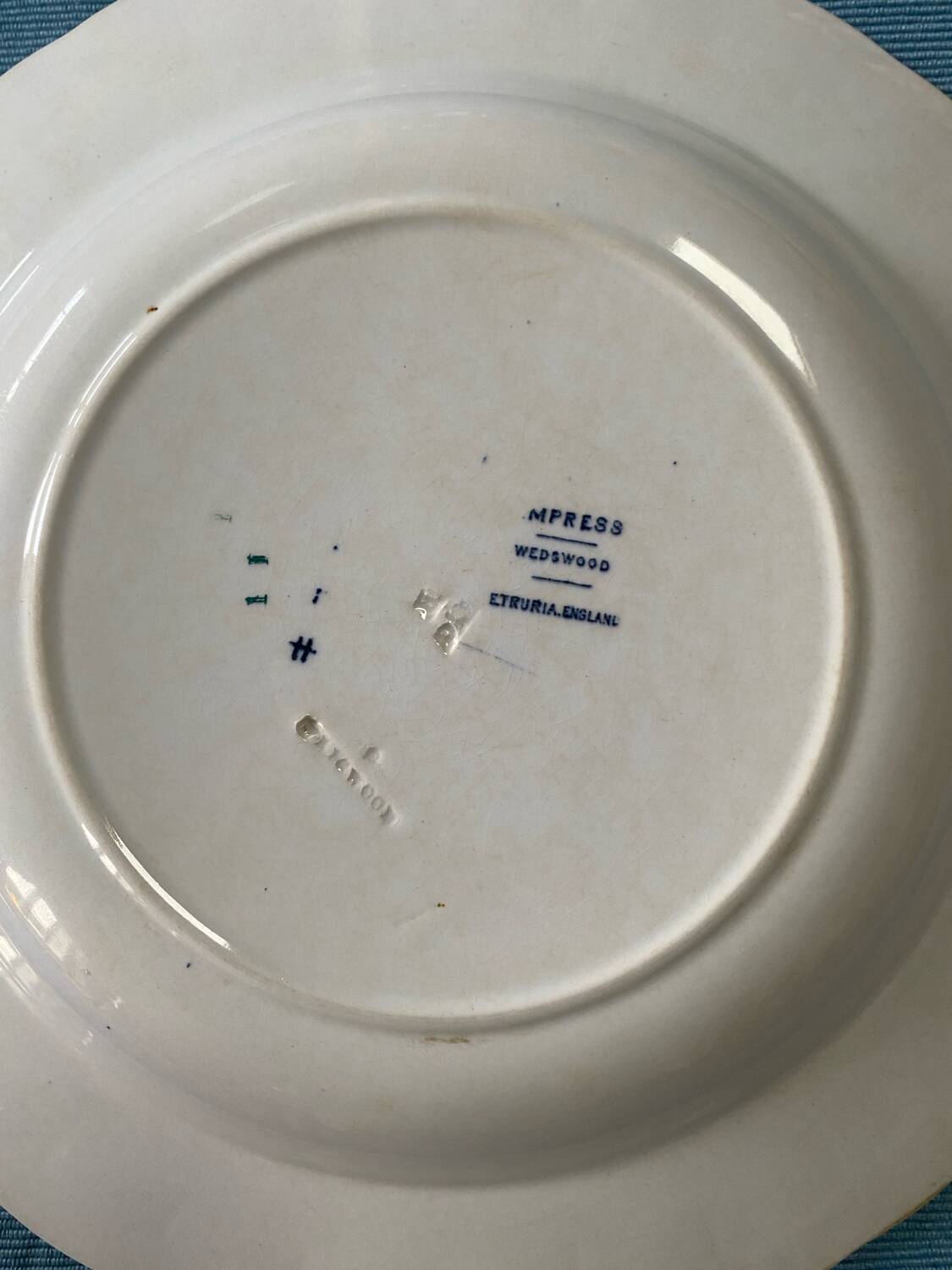 Round dish in old Wedgwood ironstone 