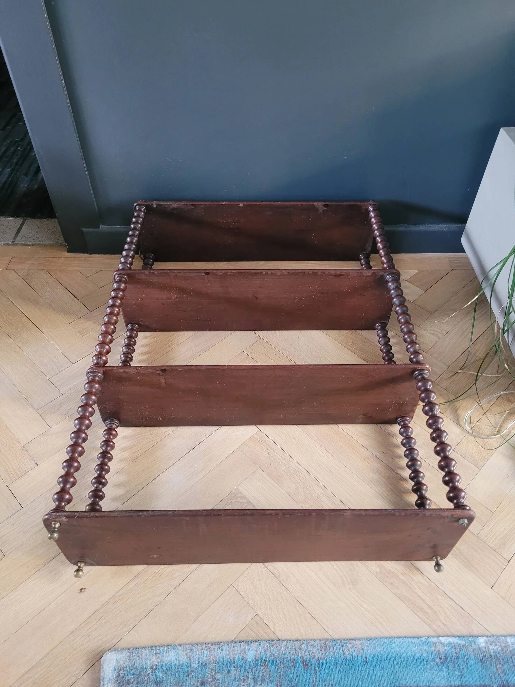 Mahogany "bobbin turned" beaded wood shelf