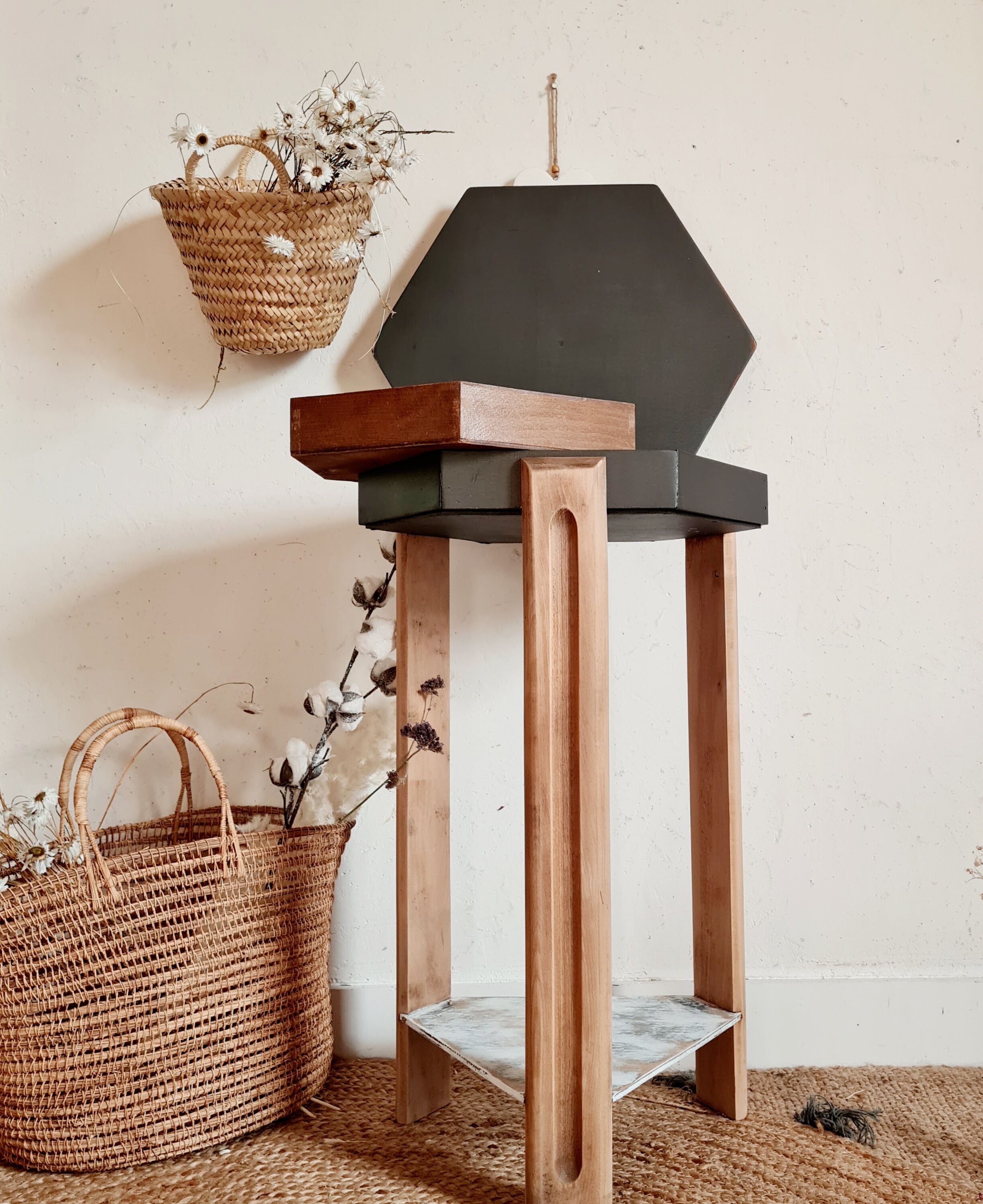 Worker - renovated antique jewelry furniture