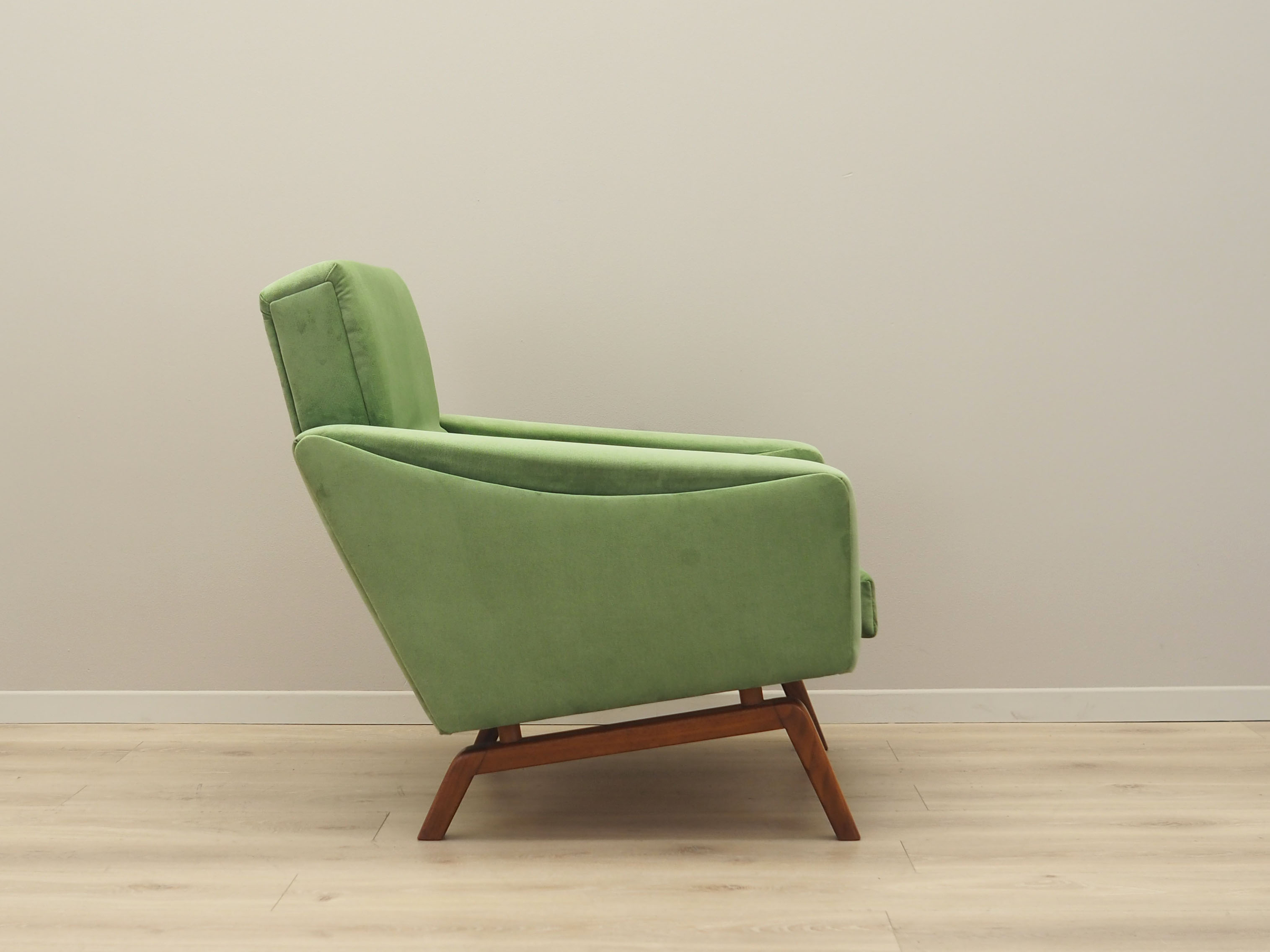 Fauteuil vert, design danois, années 1970, fabriqué au Danemark