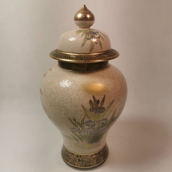 Superbe Vase Pot à Gingembre en Porcelaine Japonaise Satsuma Famille Shimazu motifs Iris Doré