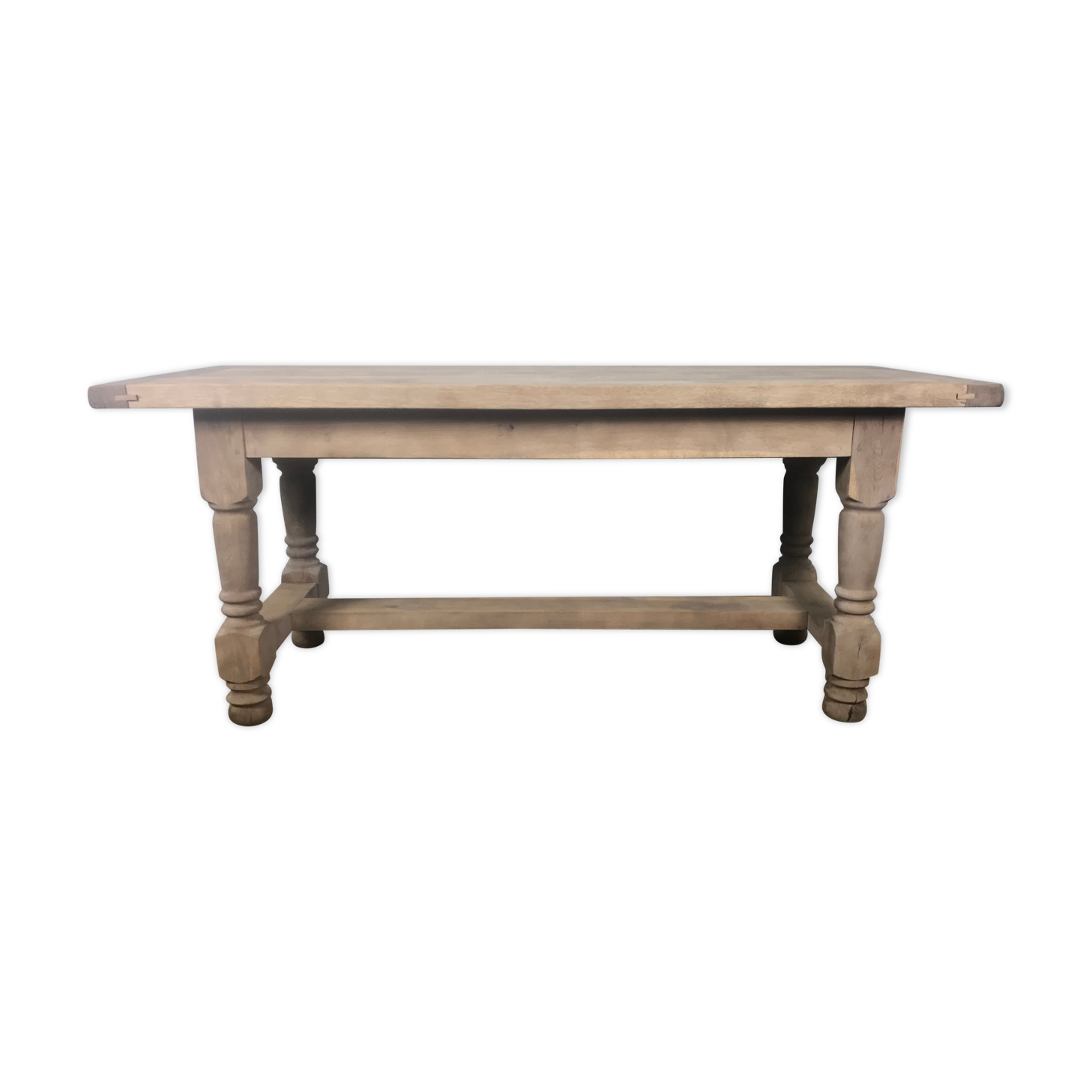 Solid oak farm table with turned feet & 2 elongated aero gum