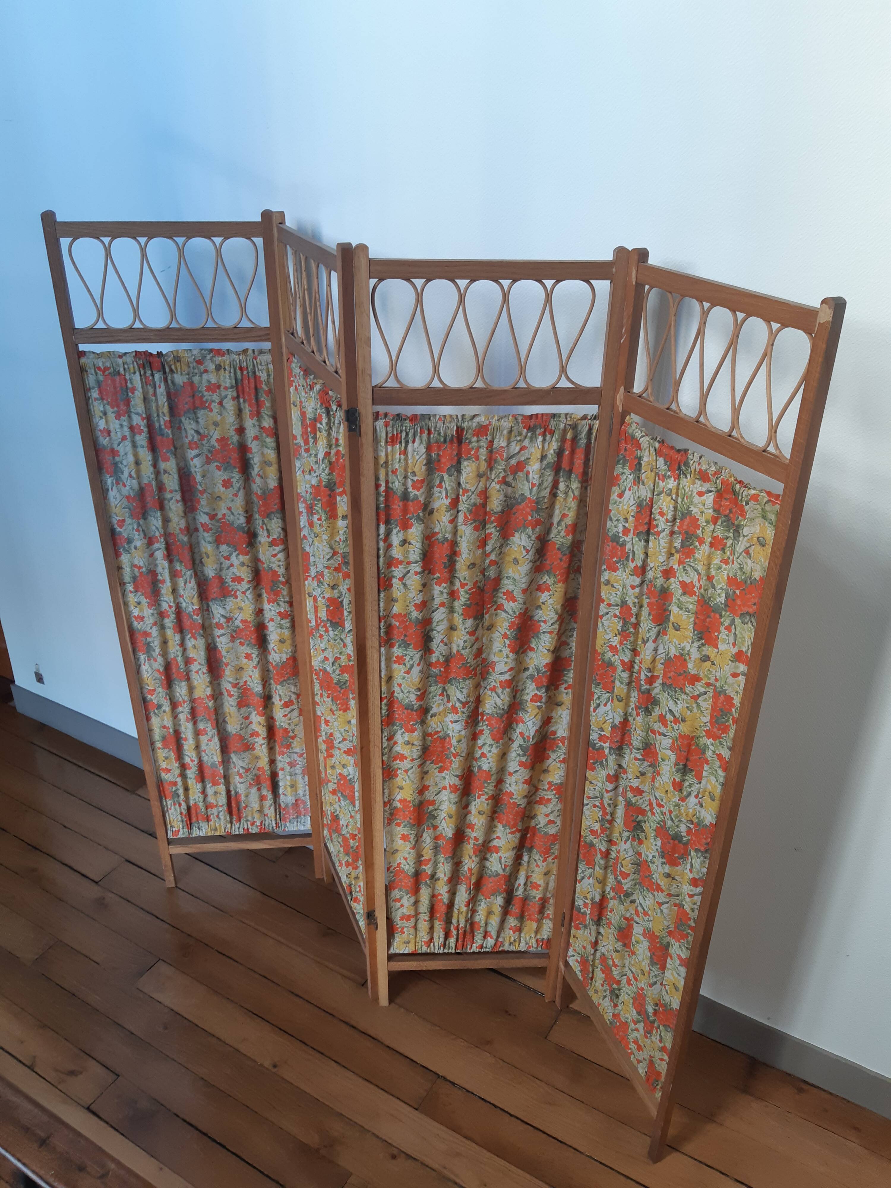 Wood and rattan screen