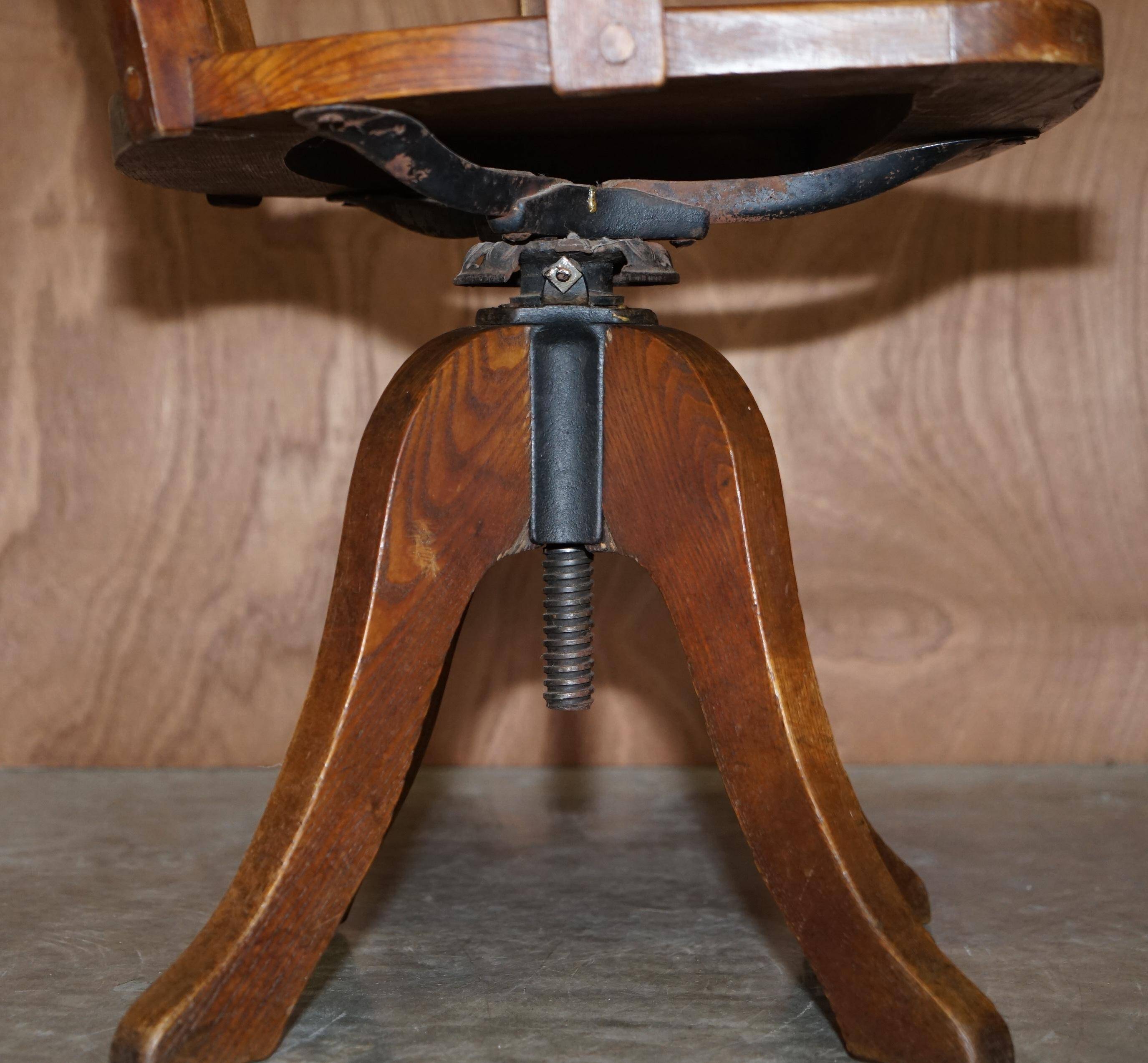 Fauteuil de directeur ancien circa 1900 époque Édouardien en cuir