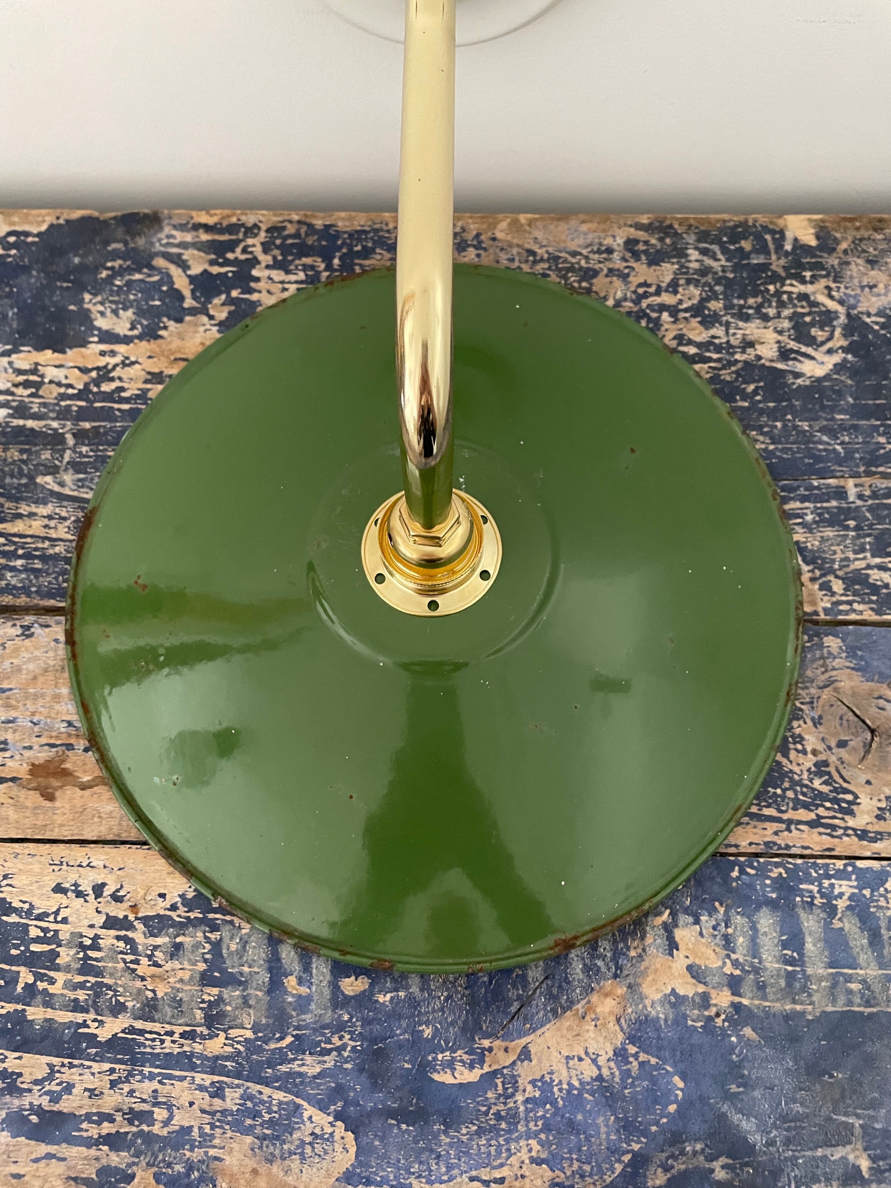 Vintage wall lamp in green enamelled sheet metal electrified to nine
