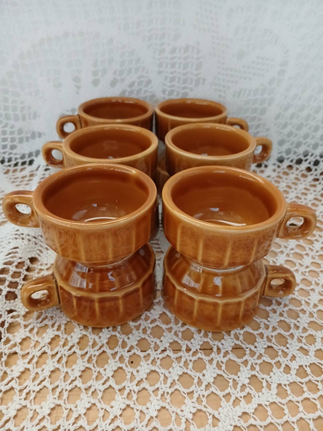 12 tasses à café anciennes avec soucoupes