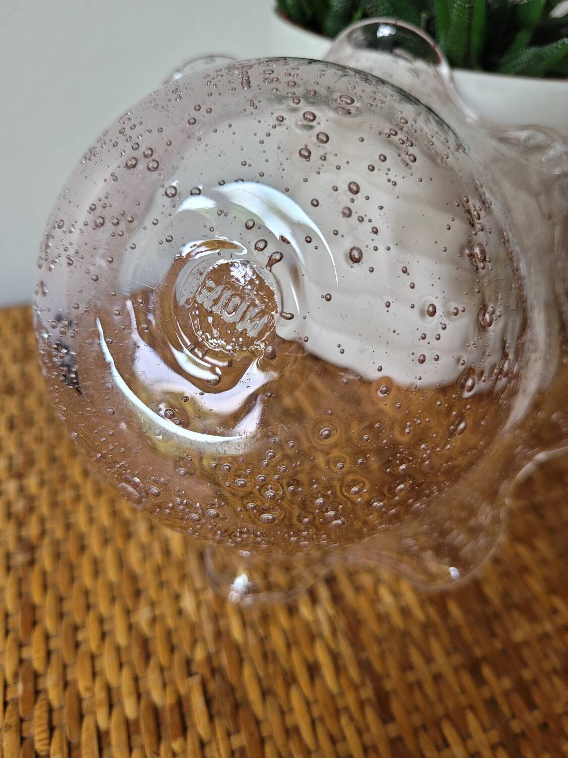 Riom bubble glass pocket emptier