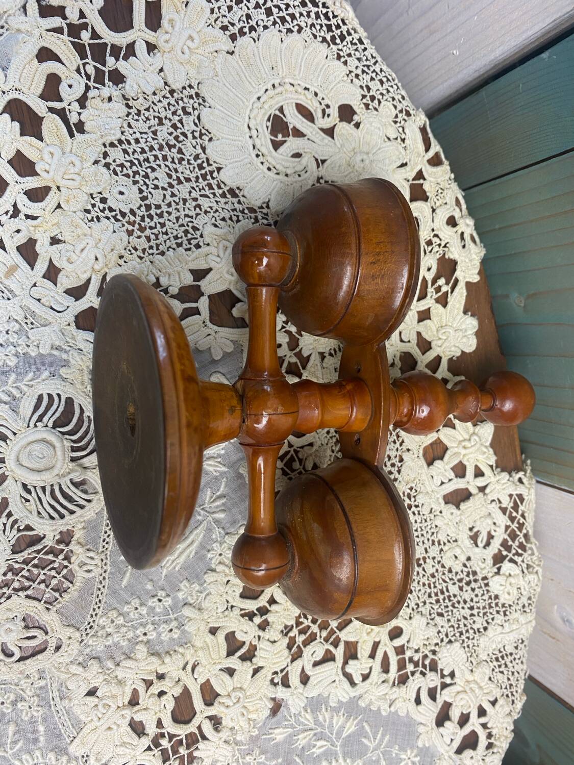 Saleron en bois pivotant ancien 