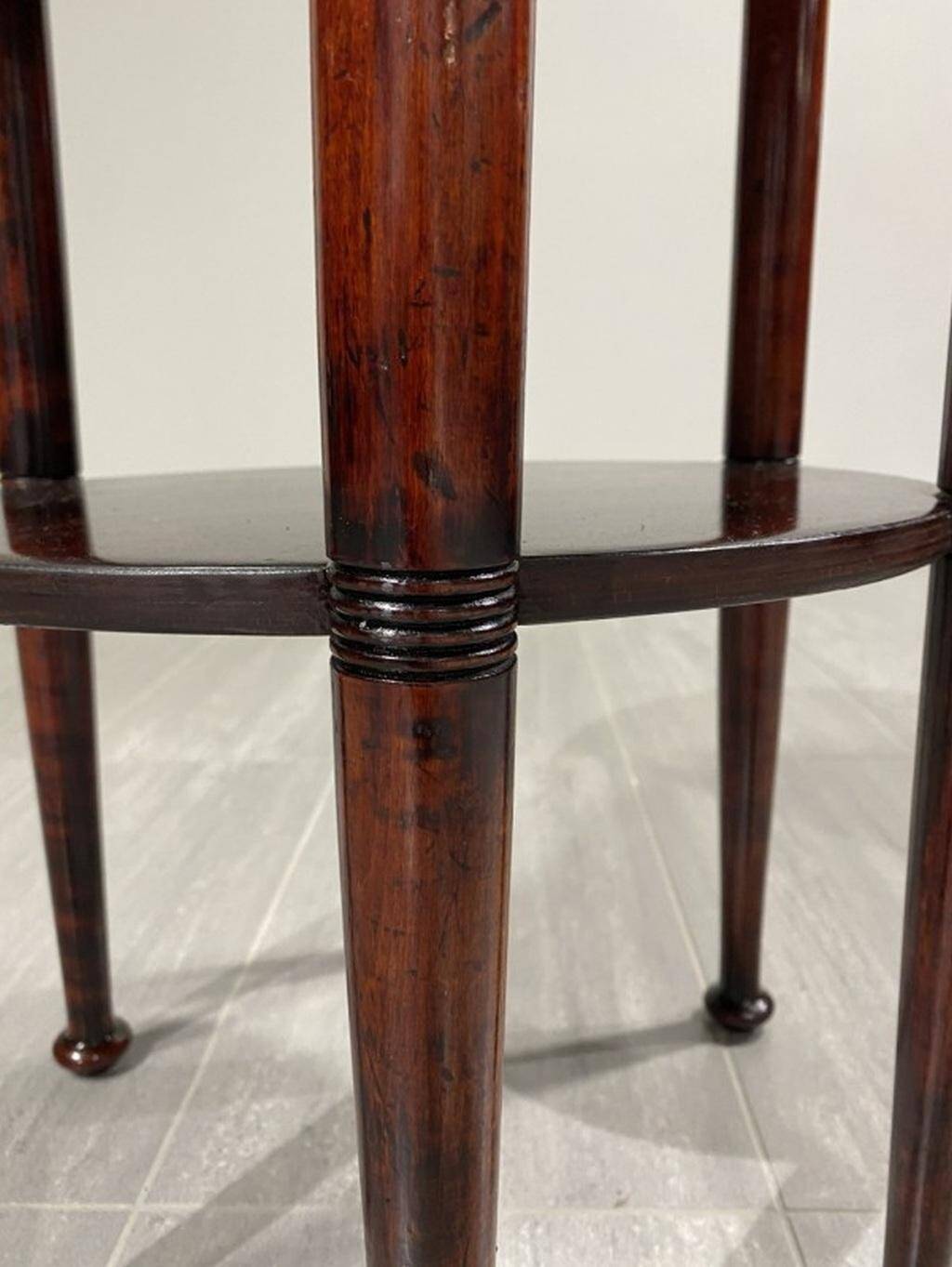 Table à six pieds de style Adolf Loos avec plaque en cuivre