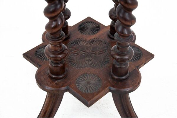 Table ancienne, Angleterre, 1891.
