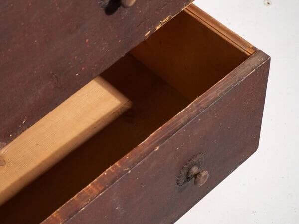 Antique patinated chest of drawers (circa 1920)