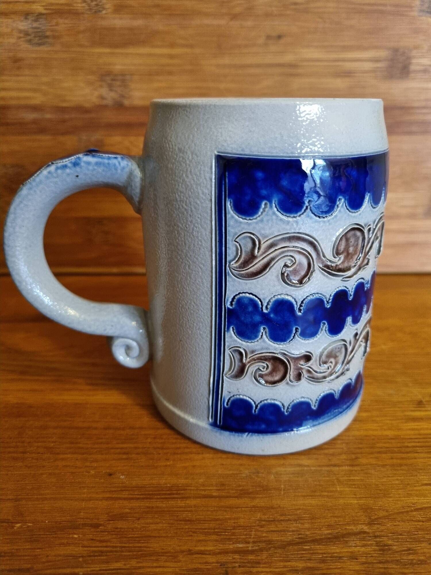 Salt-glazed stoneware mug from Alsace by Reinh Merkelbach, Hohr Grenzhausen.