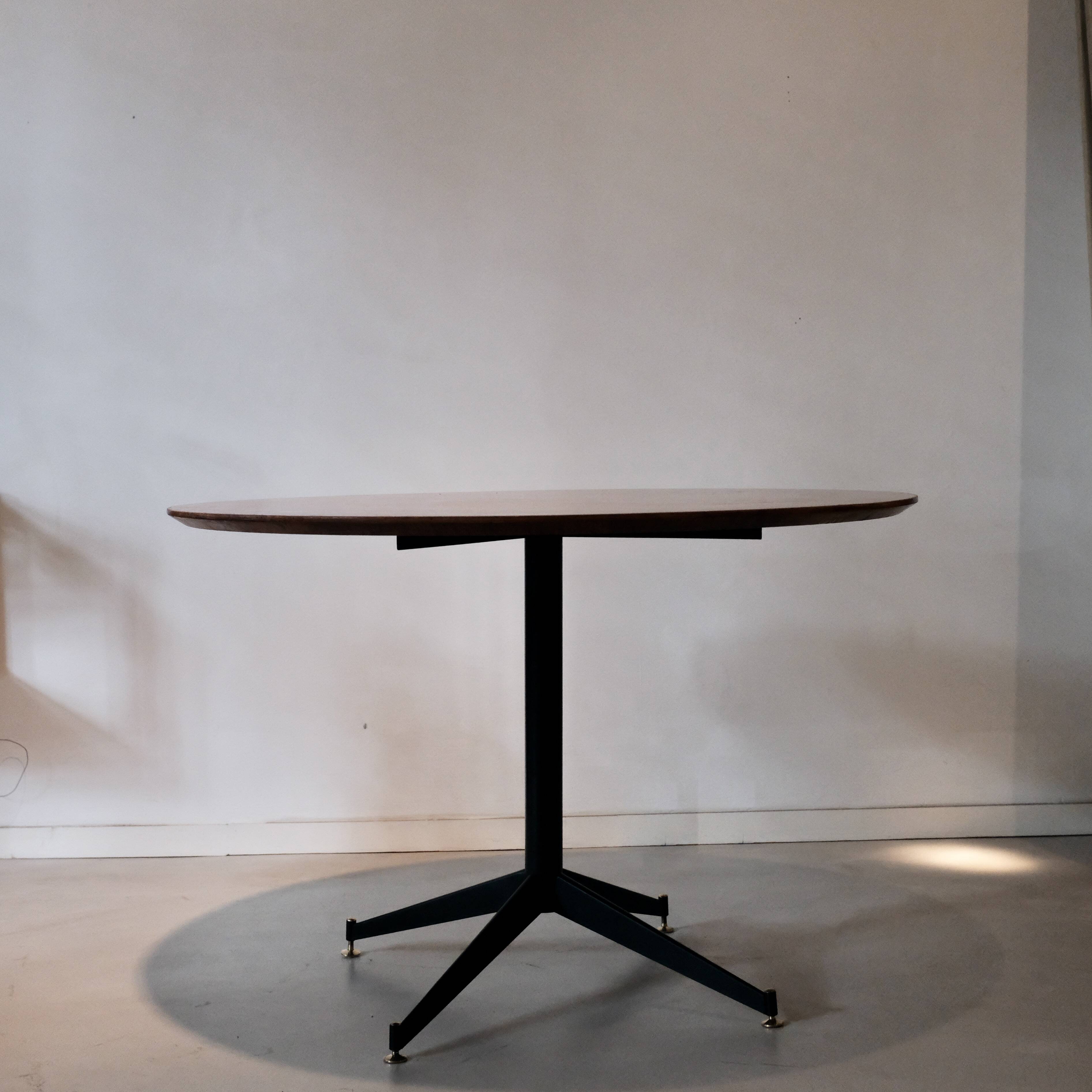 Vintage design round table, Italy, circa 1950