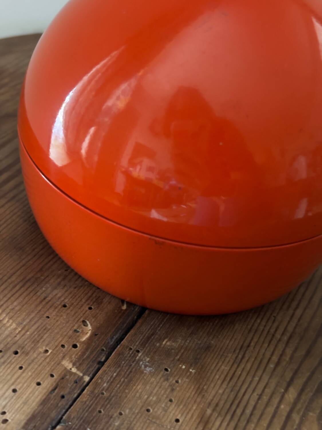 Vintage design 60s small round orange box