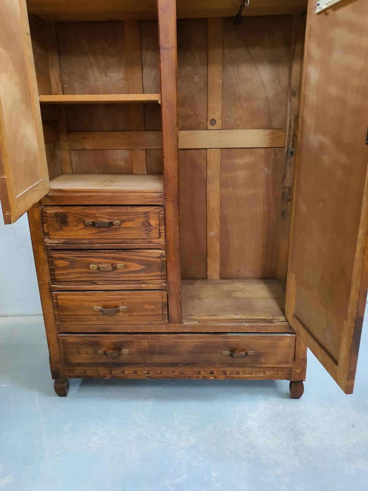 Armoire parisienne époque art deco