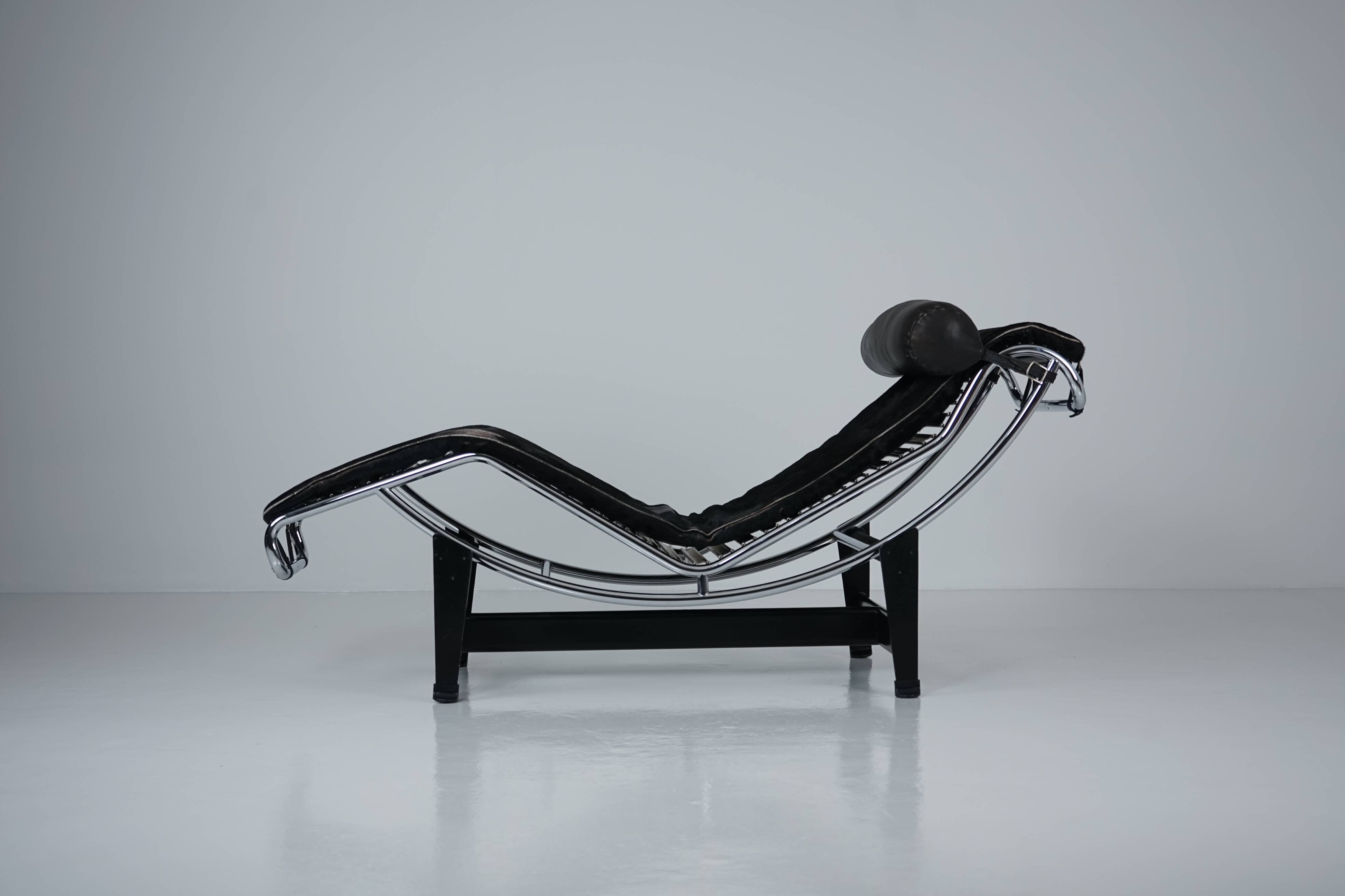 Black Fur LC4 Chaise Longue by Le Corbusier & Pierre Jeanneret for Cassina